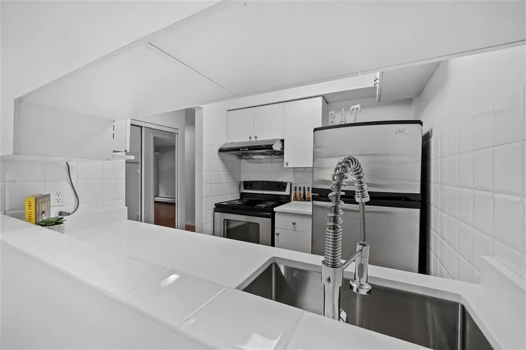 214 1955 Woodway Place