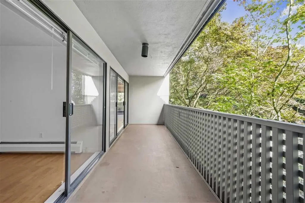 214 1955 Woodway Place