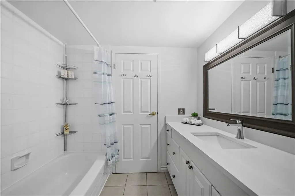 214 1955 Woodway Place