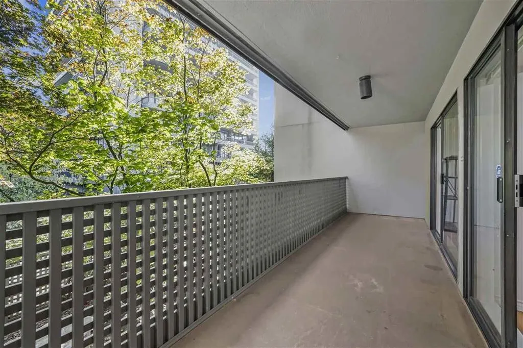 214 1955 Woodway Place