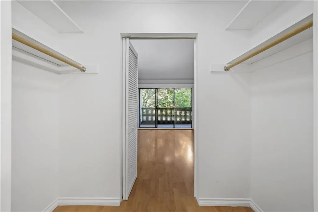 214 1955 Woodway Place