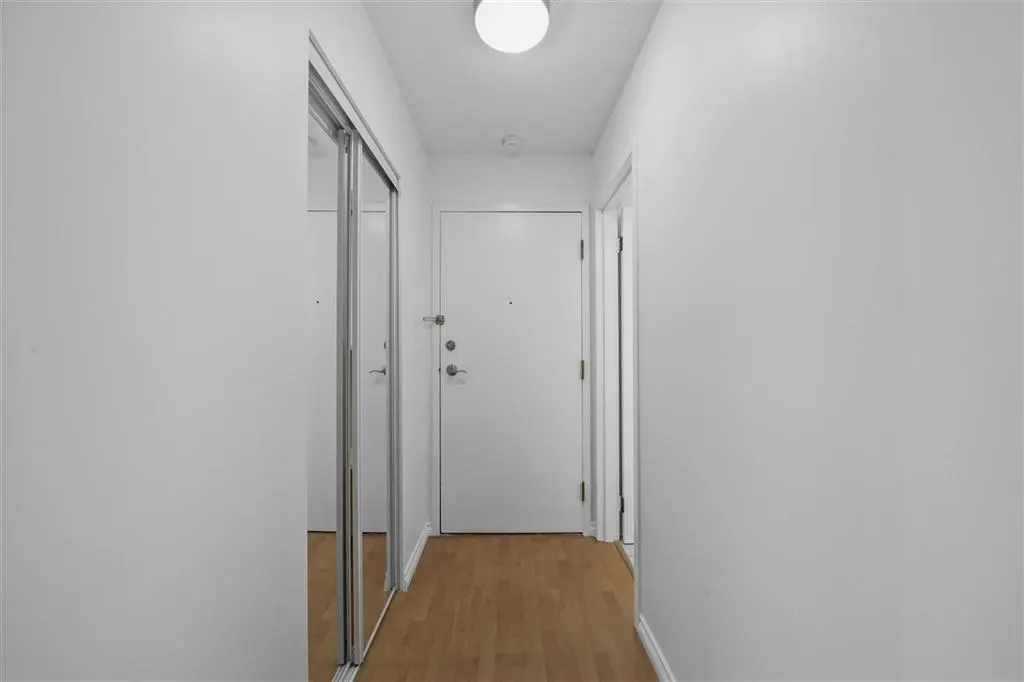 214 1955 Woodway Place