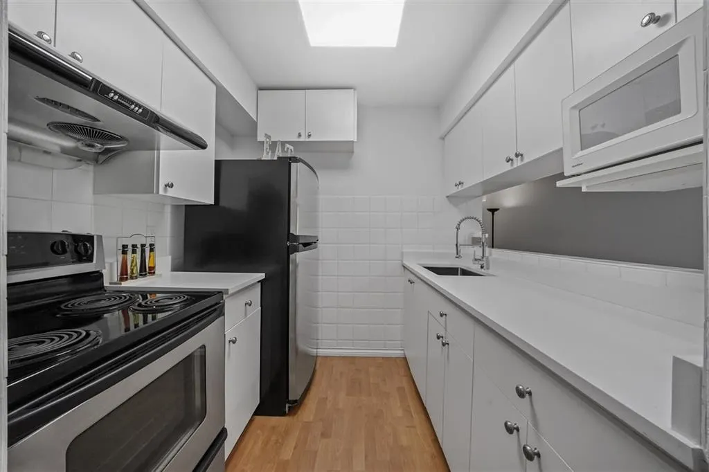 214 1955 Woodway Place