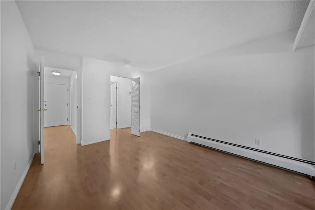 214 1955 Woodway Place