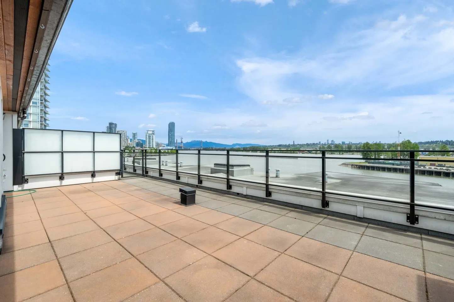 402 220 Salter Street