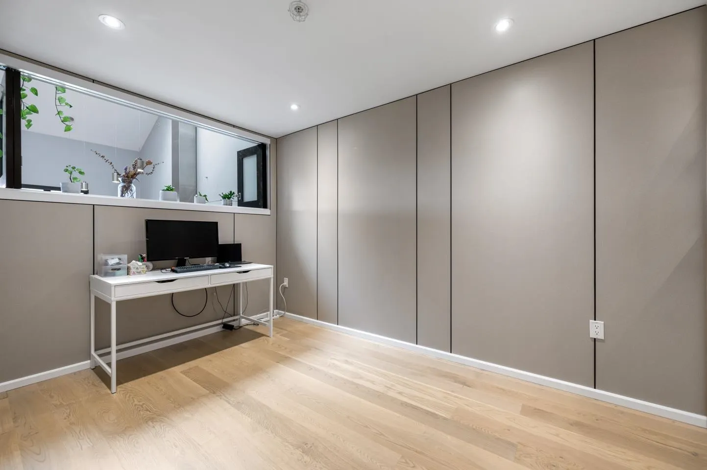 402 220 Salter Street