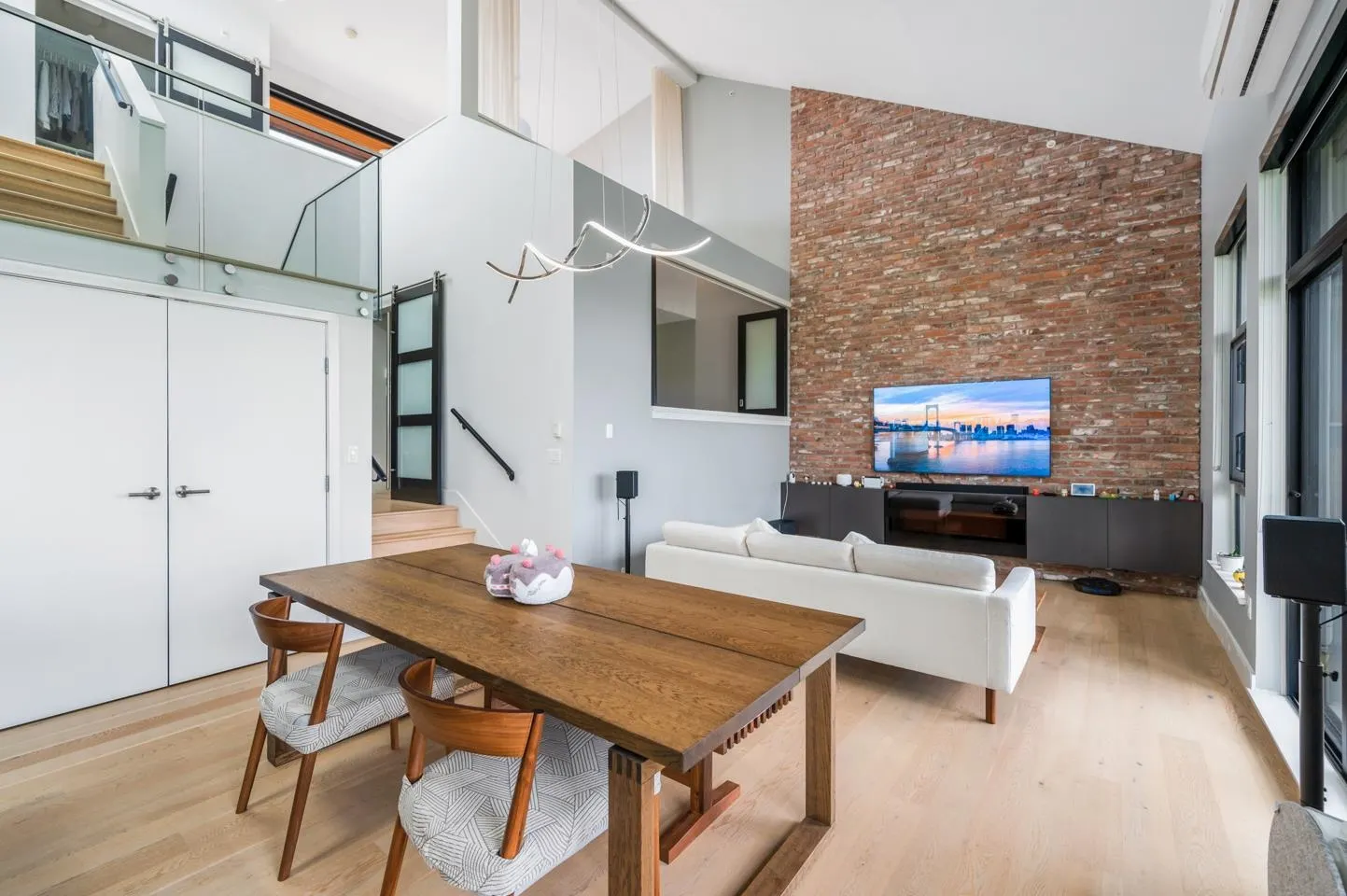 402 220 Salter Street