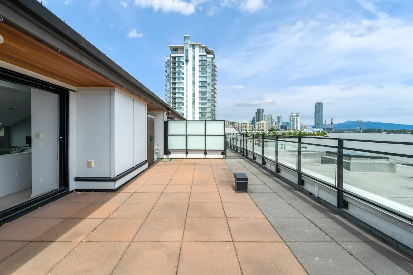 402 220 Salter Street