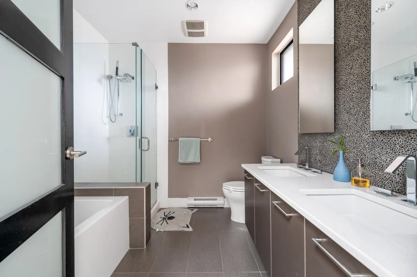 402 220 Salter Street