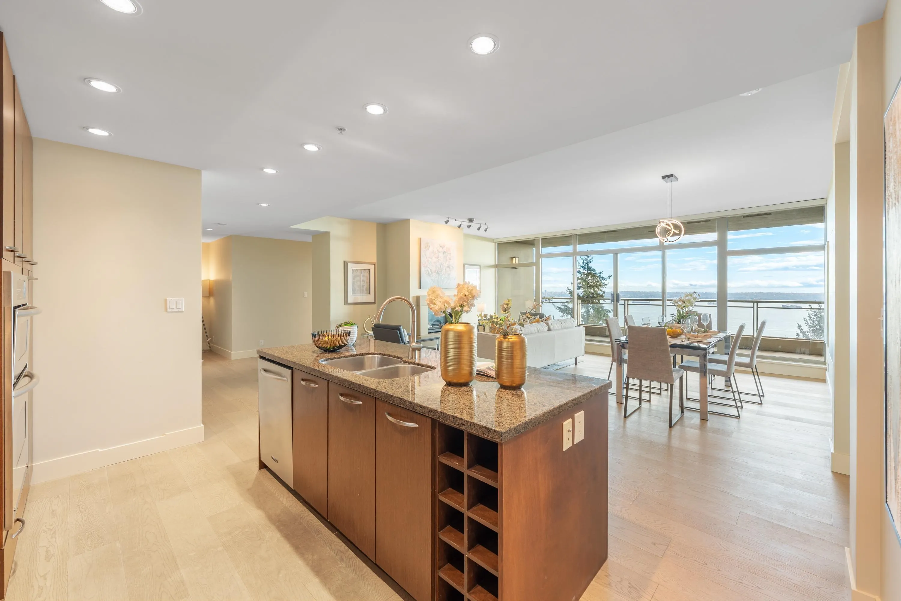 1002 3335 Cypress Place