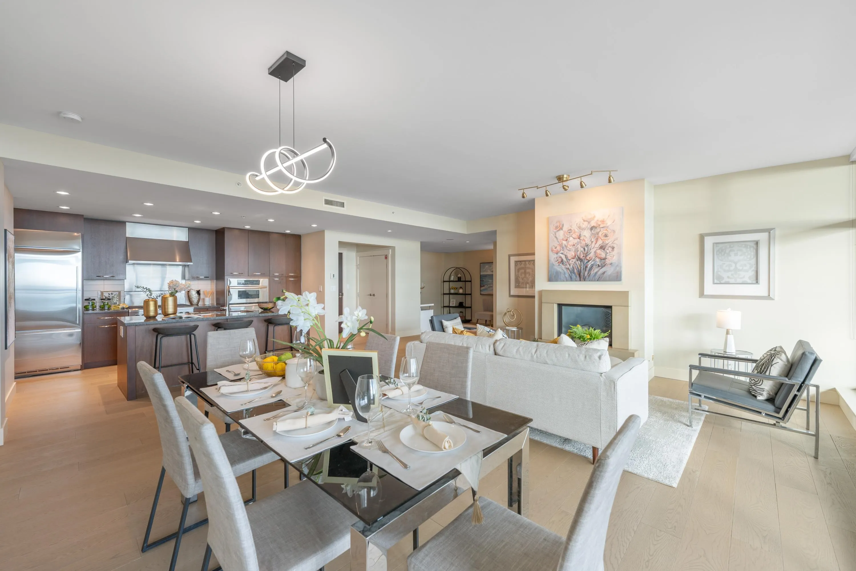 1002 3335 Cypress Place