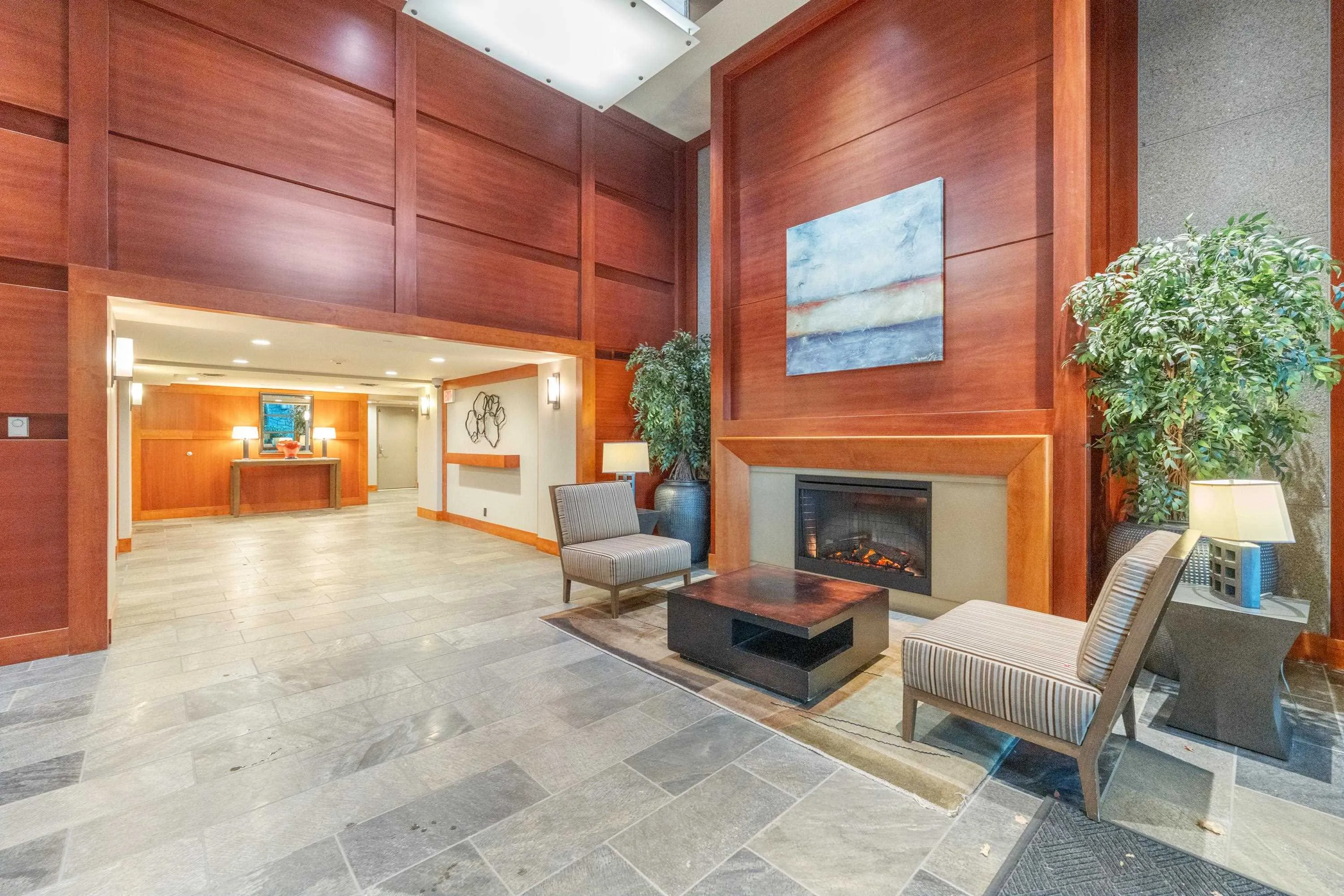 1002 3335 Cypress Place