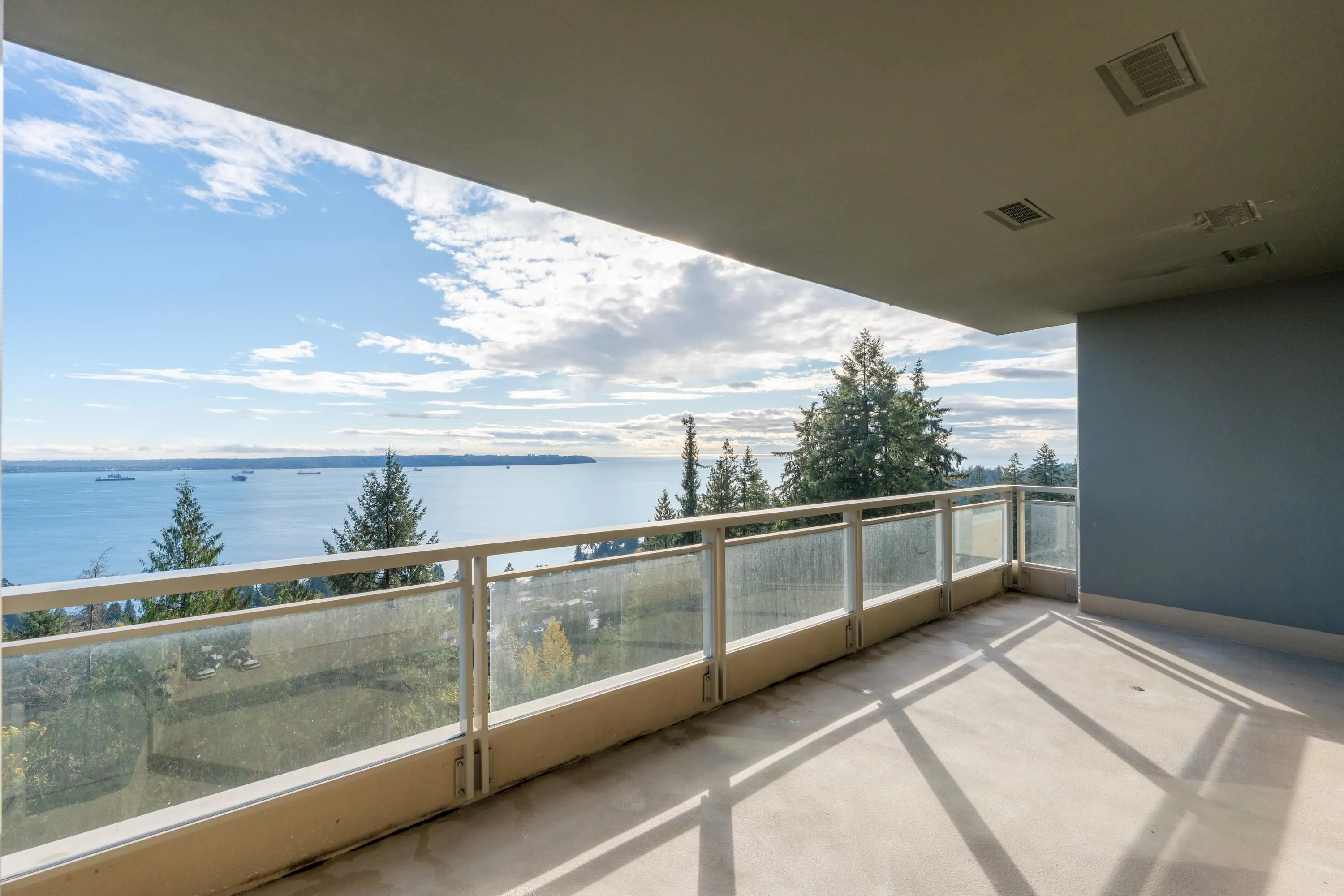 1002 3335 Cypress Place