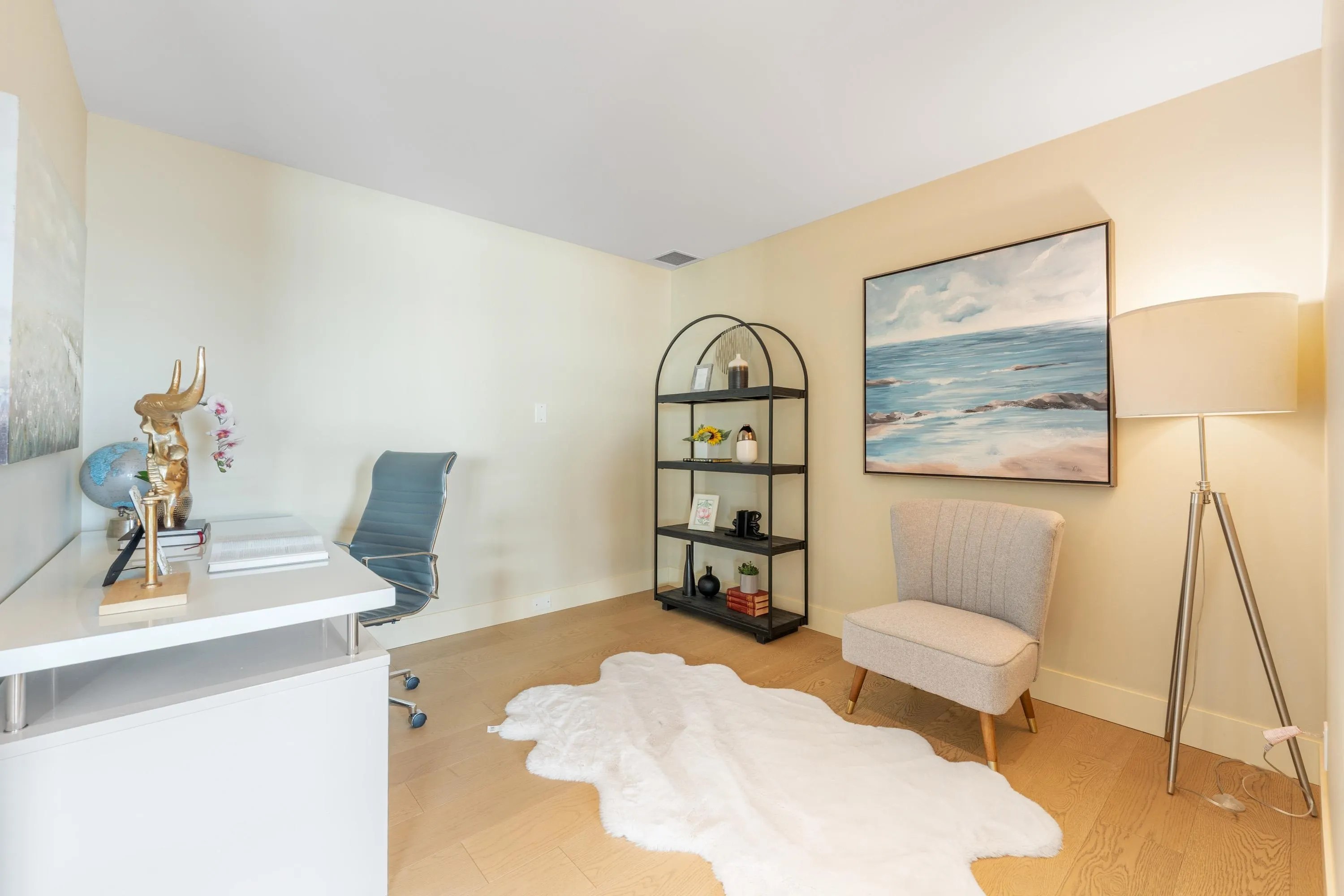 1002 3335 Cypress Place