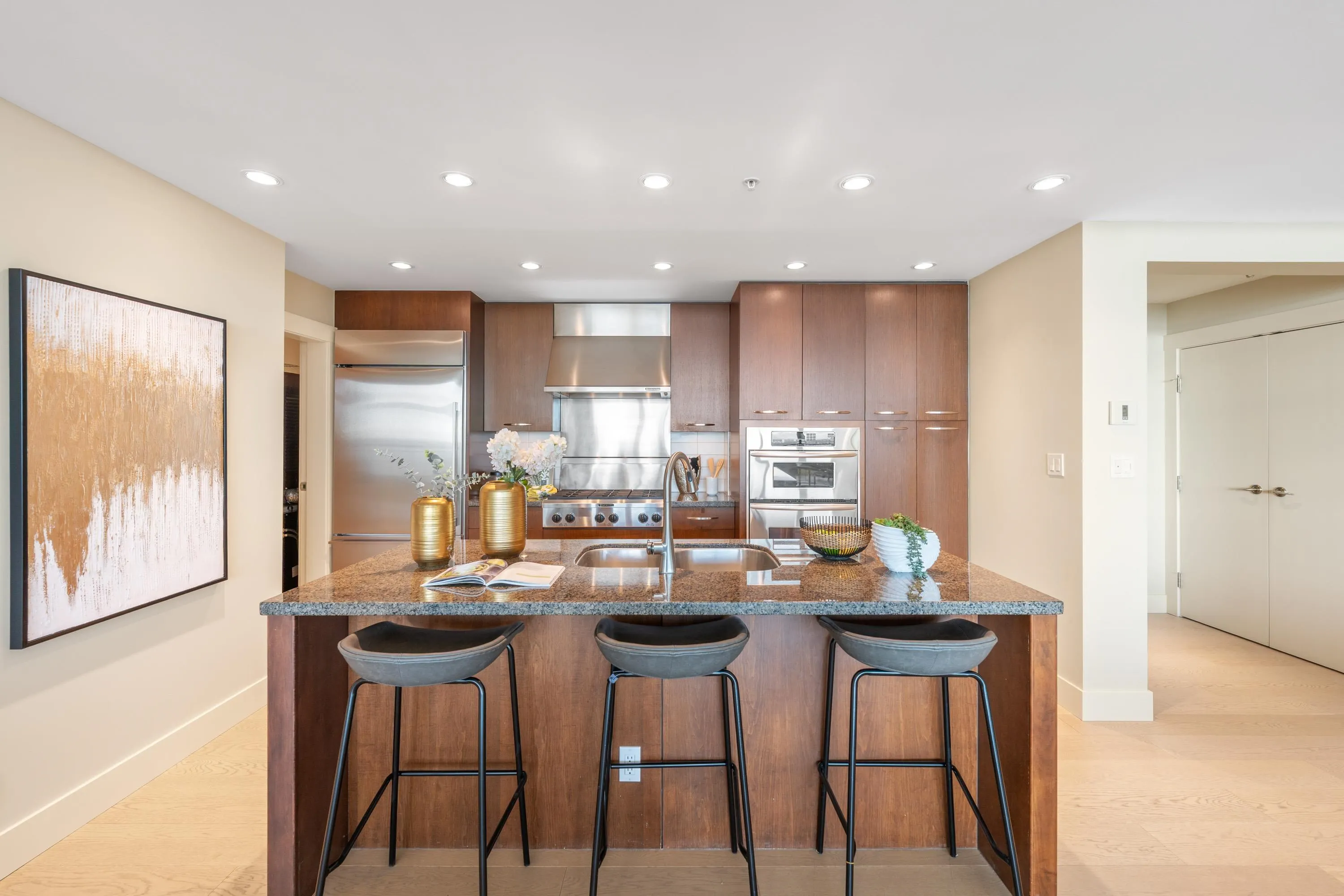 1002 3335 Cypress Place