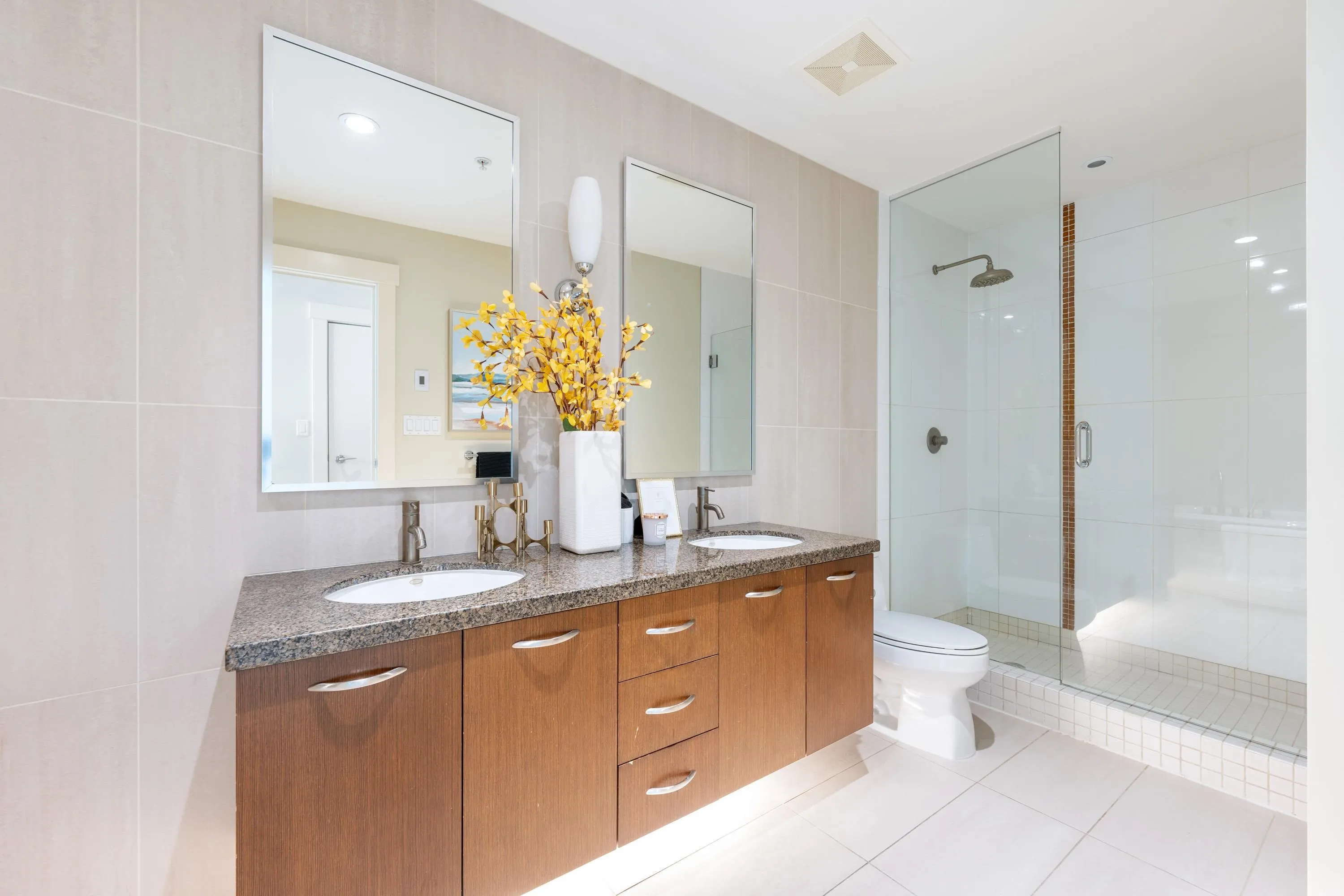 1002 3335 Cypress Place