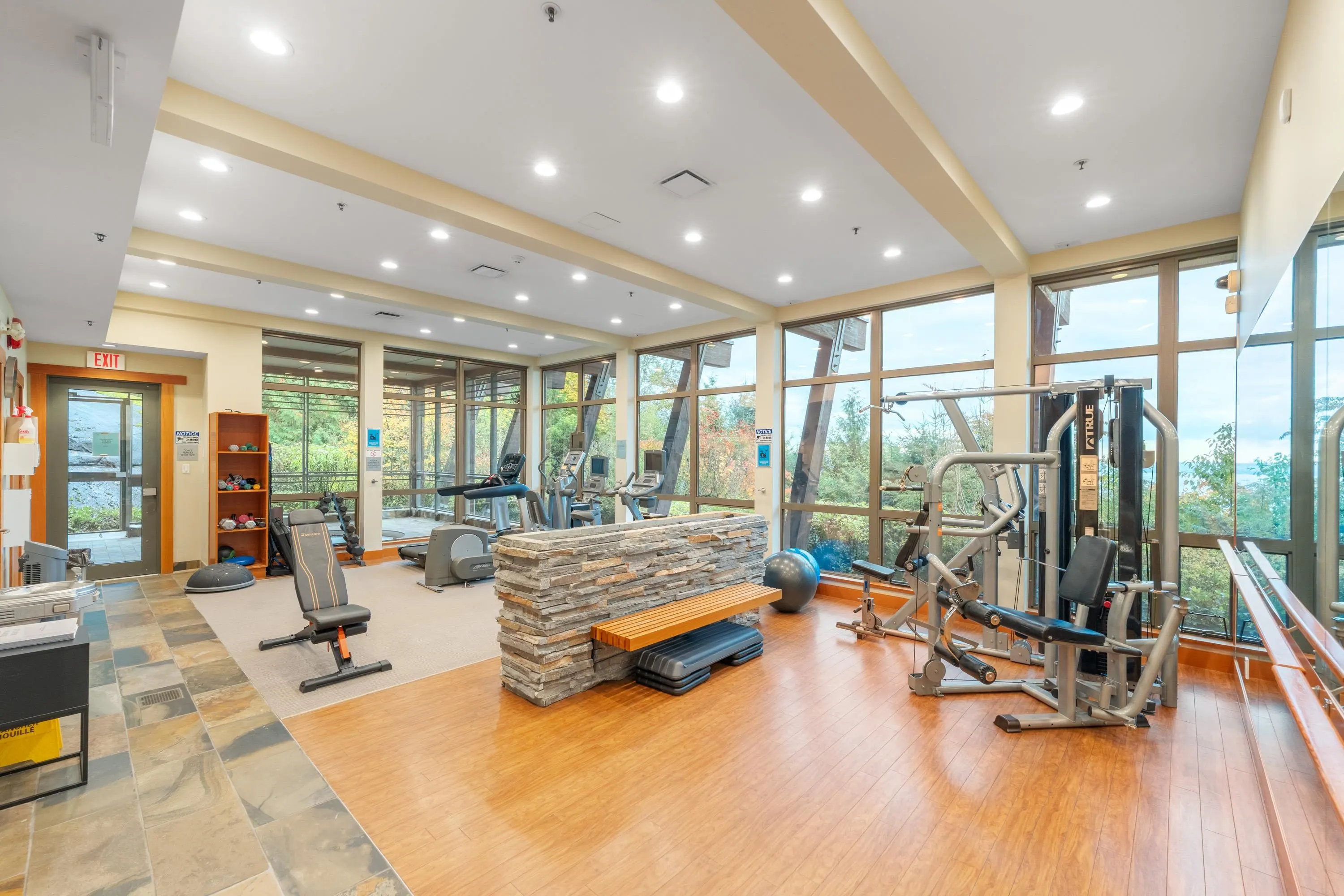 1002 3335 Cypress Place