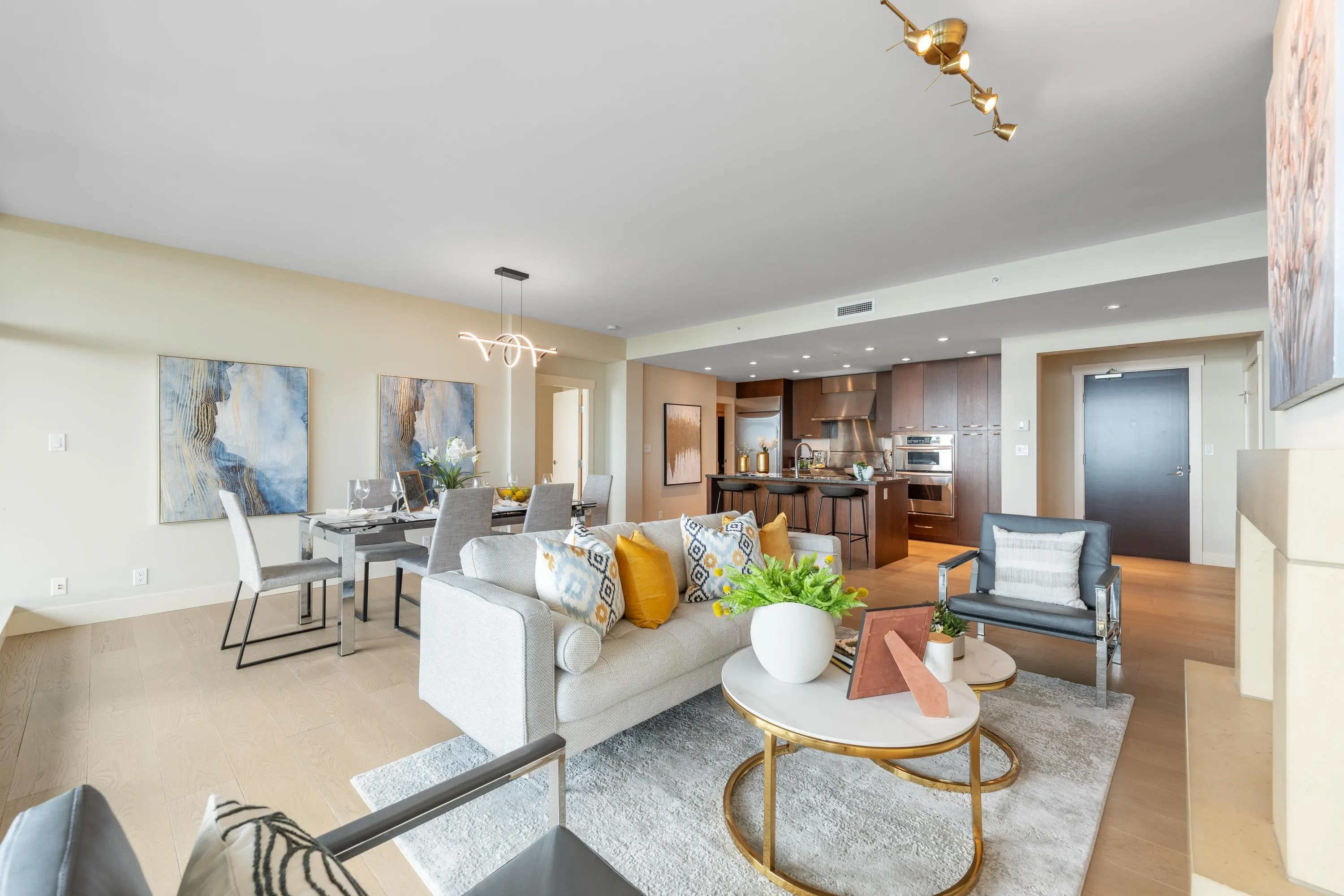 1002 3335 Cypress Place