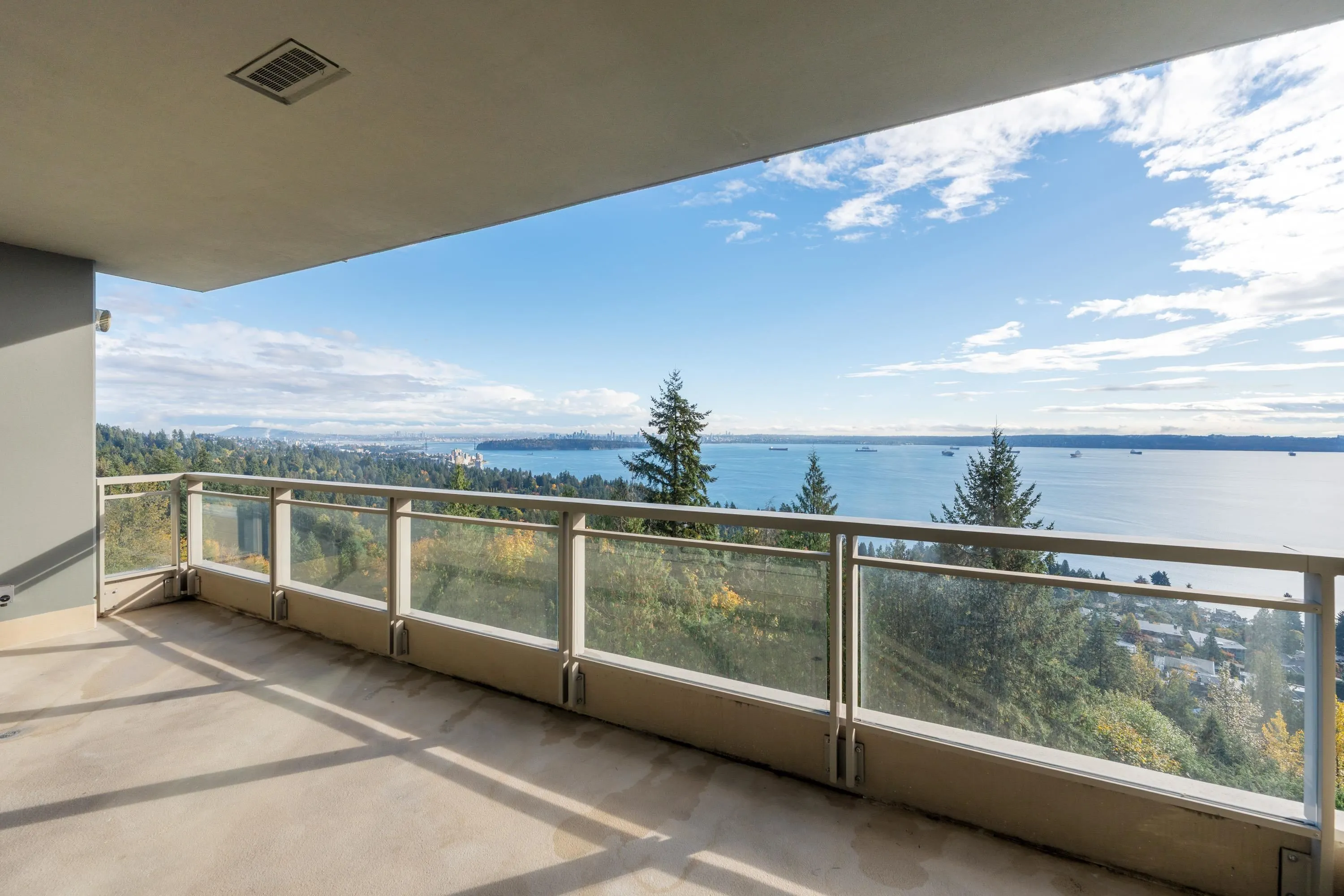 1002 3335 Cypress Place