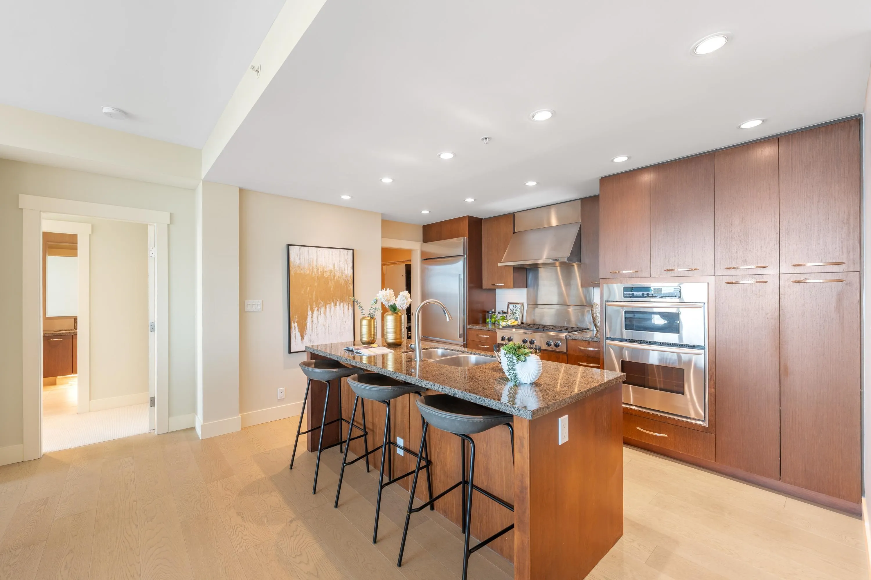 1002 3335 Cypress Place