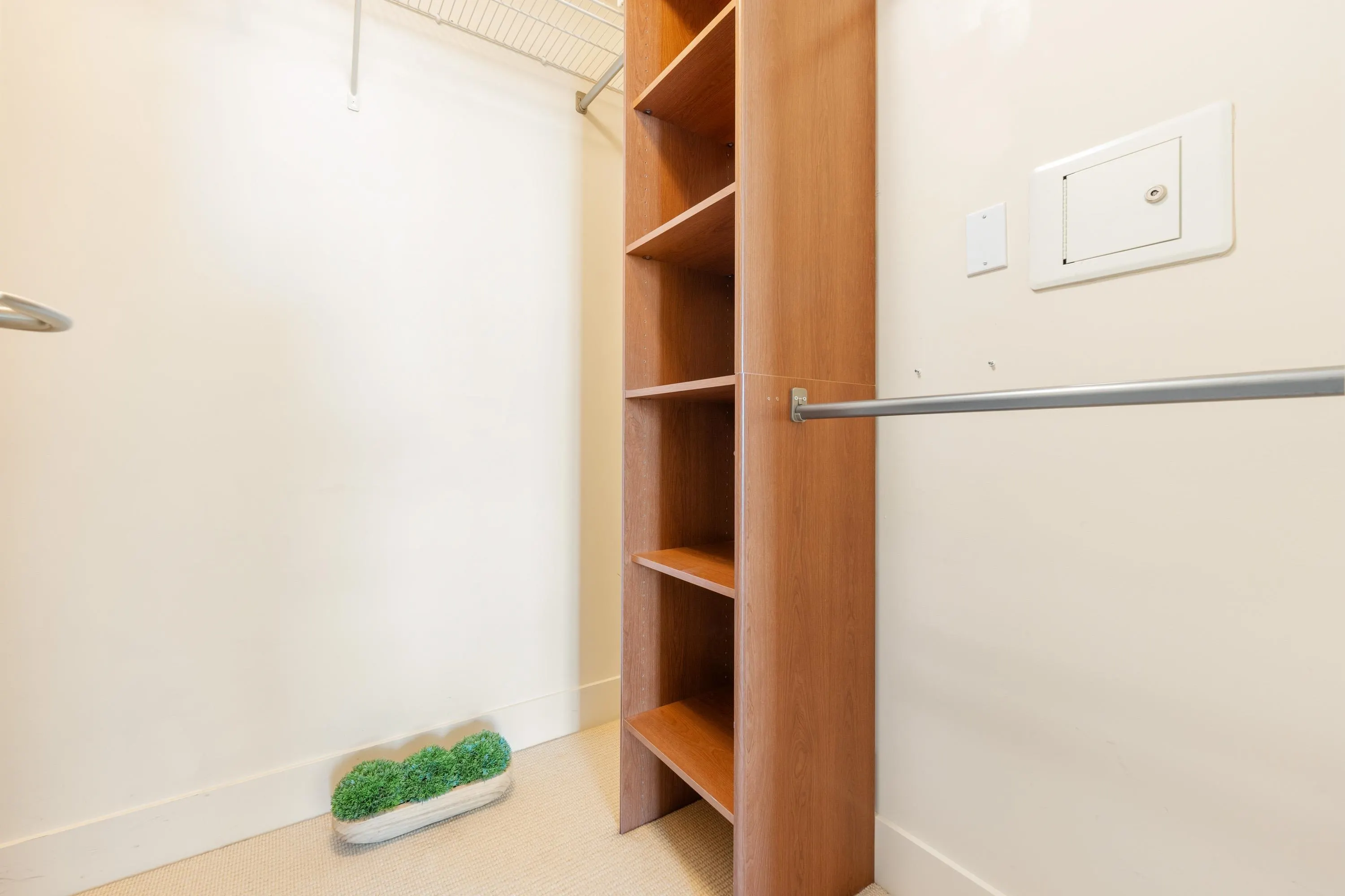 1002 3335 Cypress Place