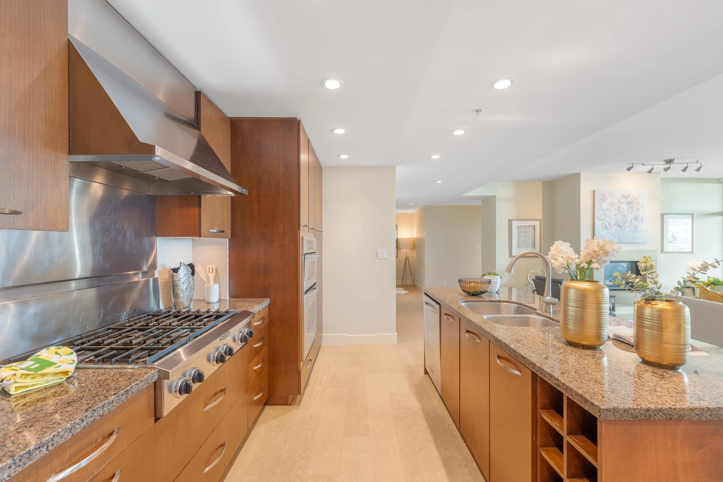 1002 3335 Cypress Place