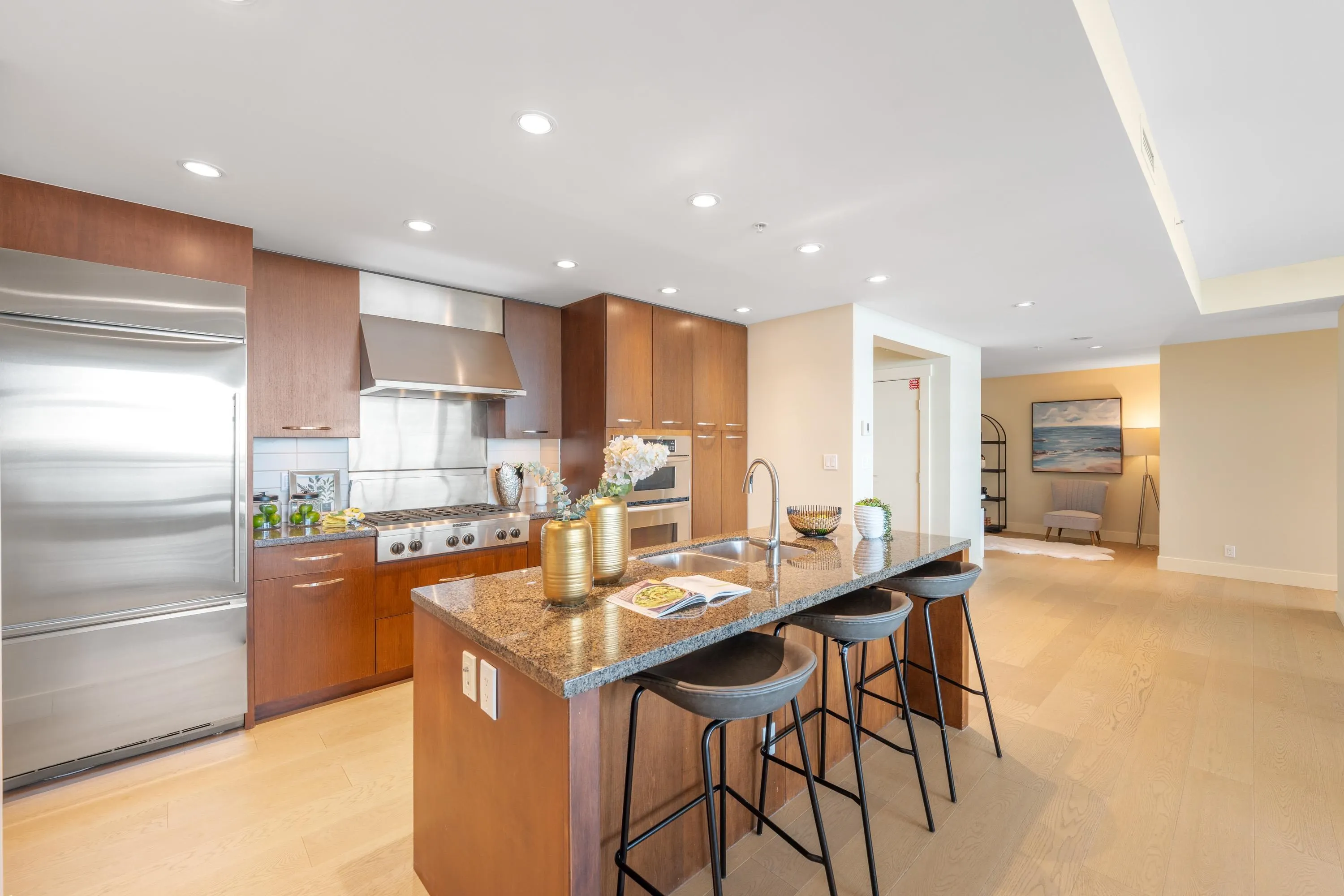 1002 3335 Cypress Place