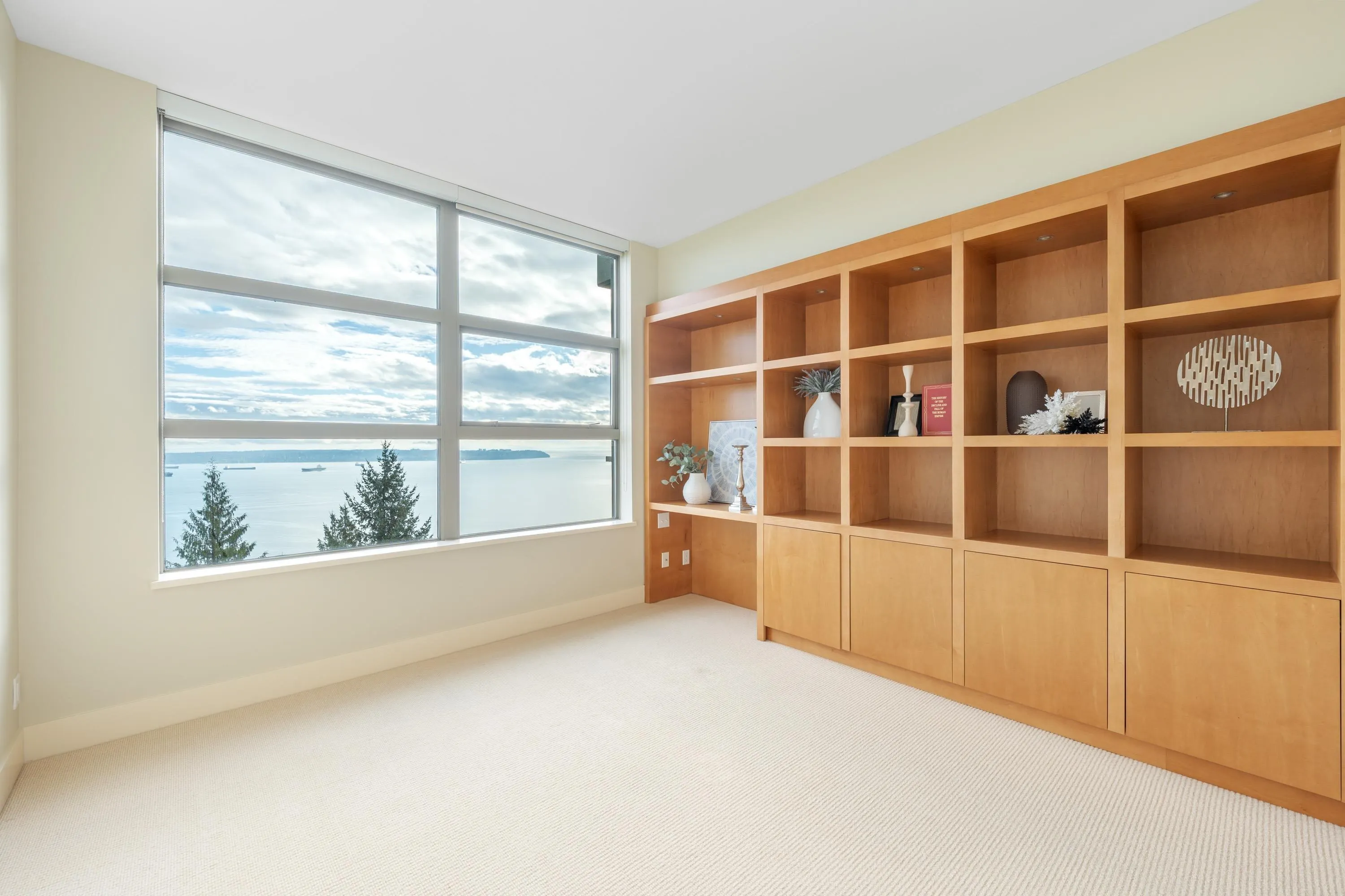 1002 3335 Cypress Place