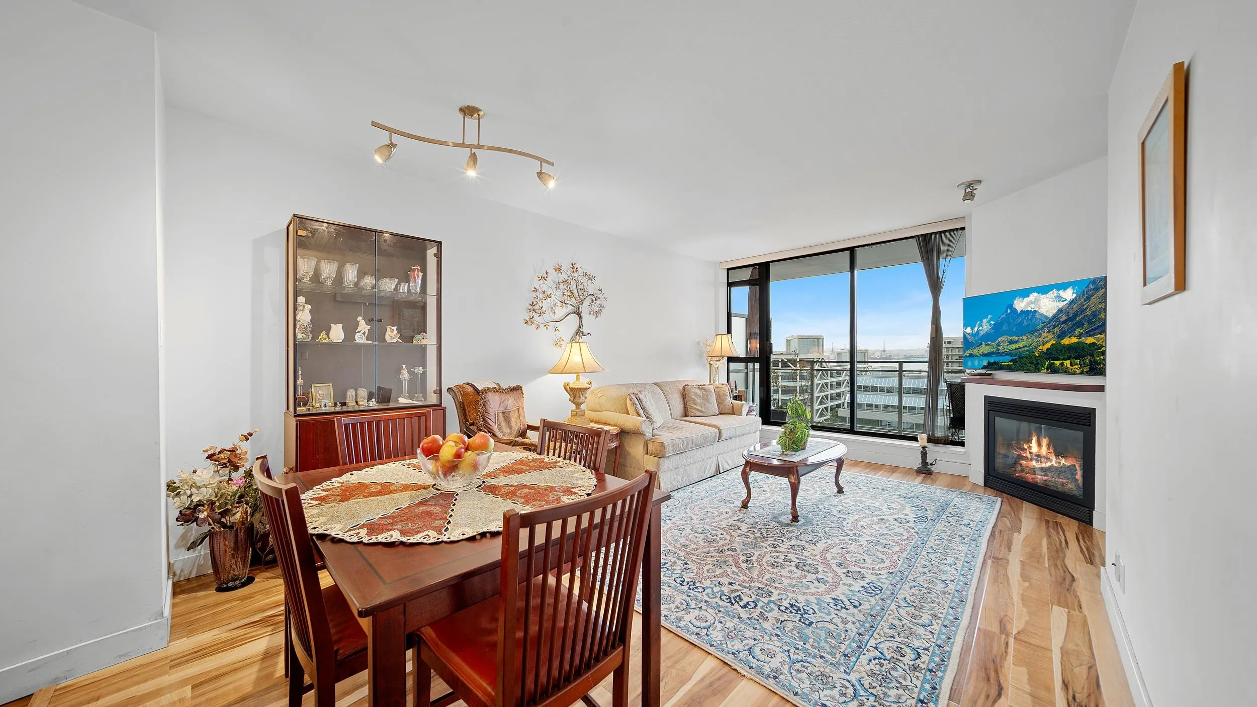 810 175 W 1st Street