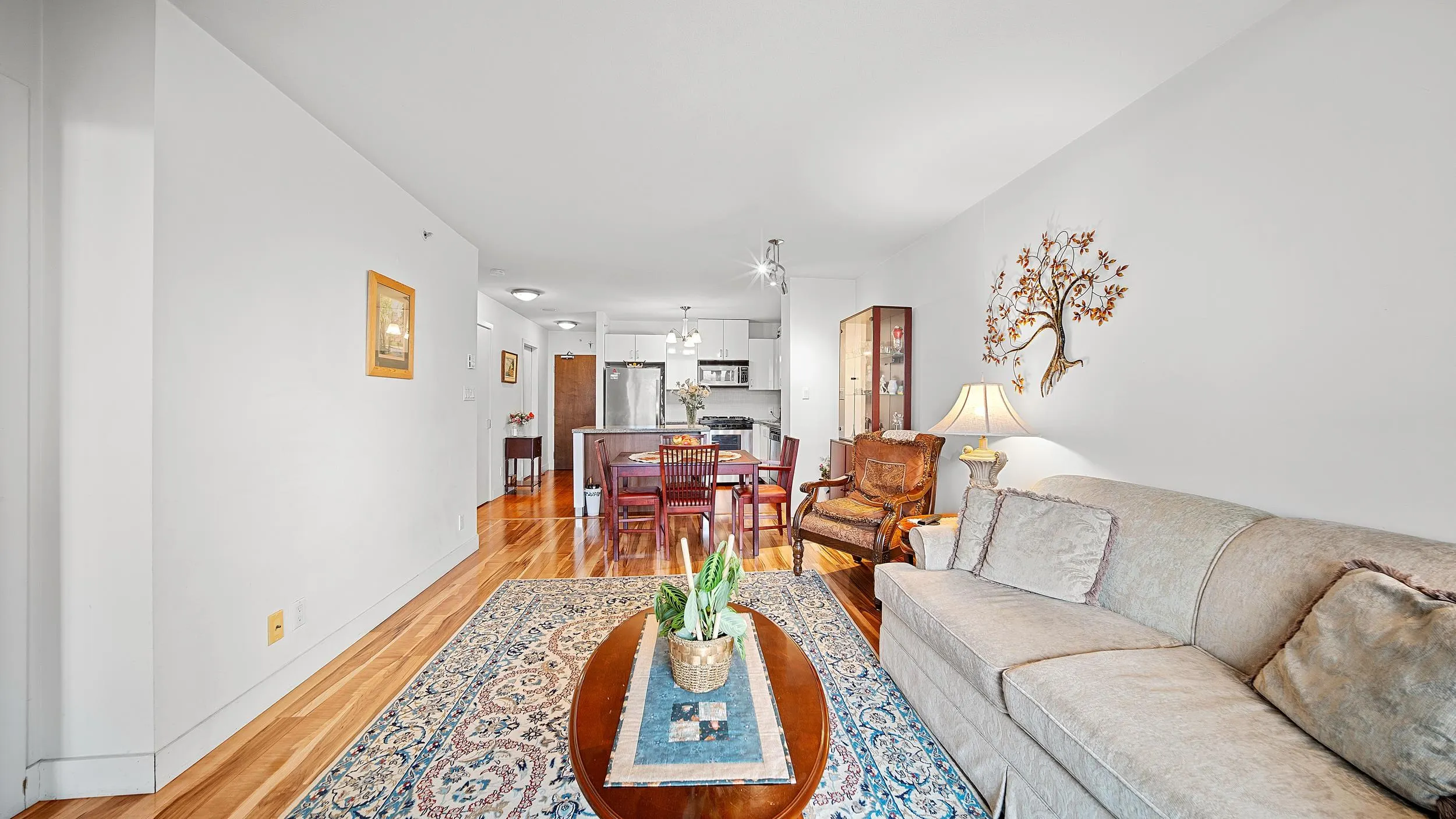 810 175 W 1st Street