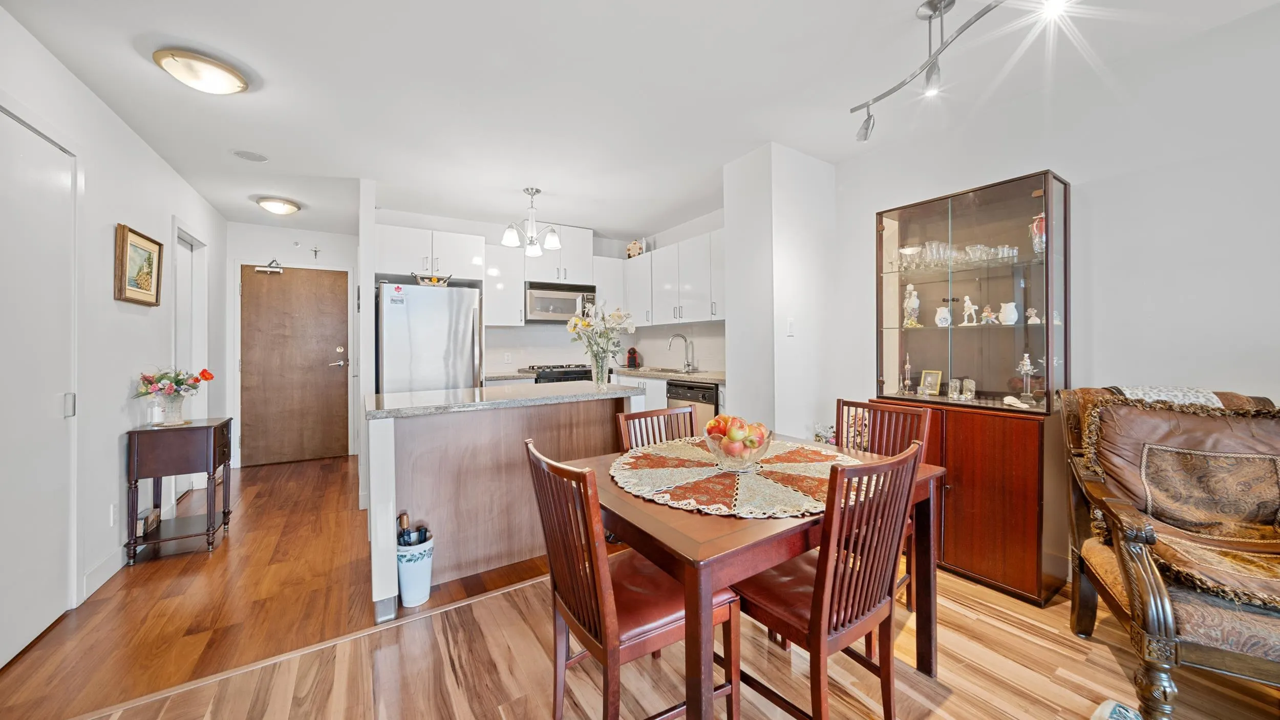 810 175 W 1st Street