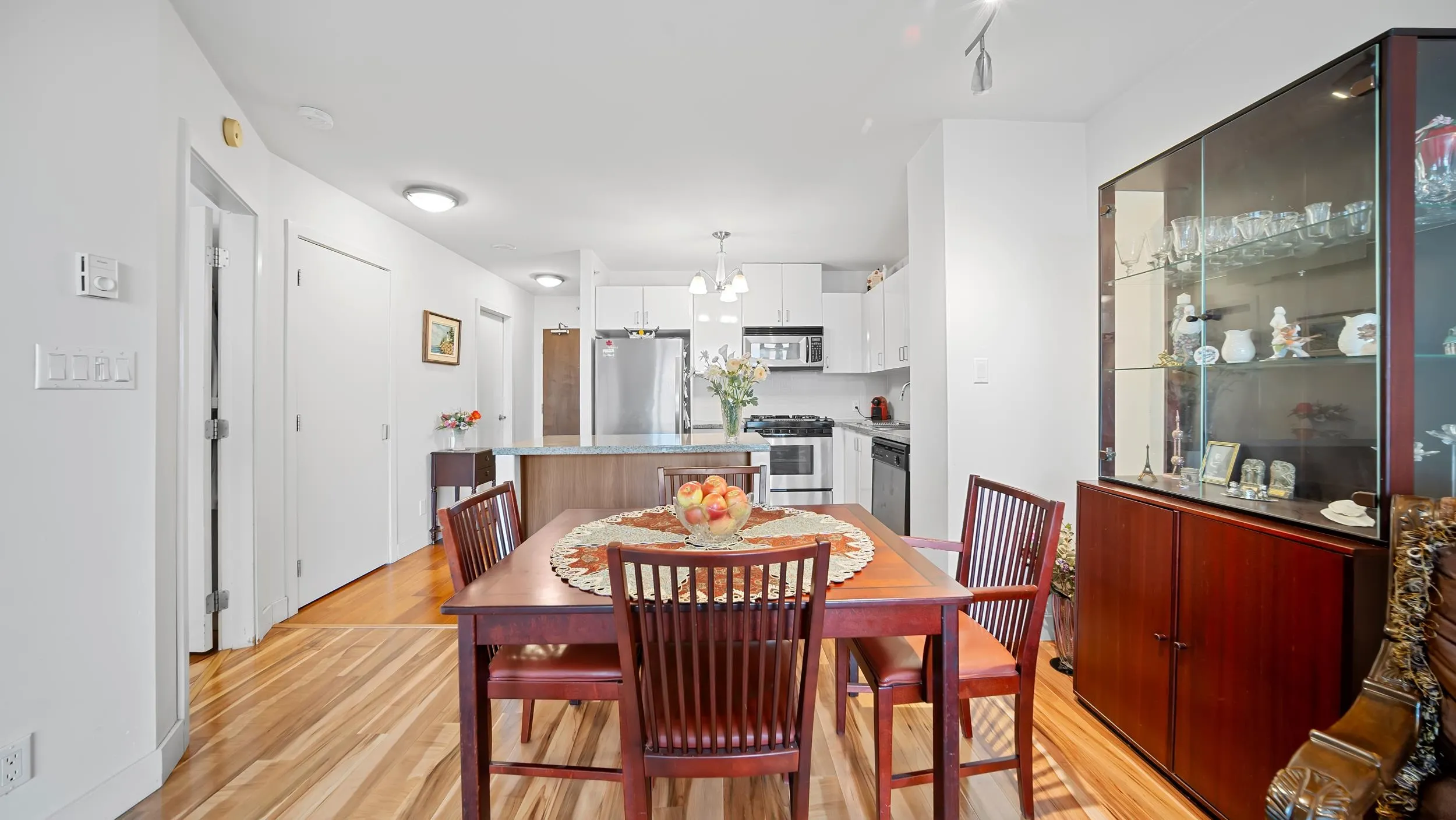 810 175 W 1st Street