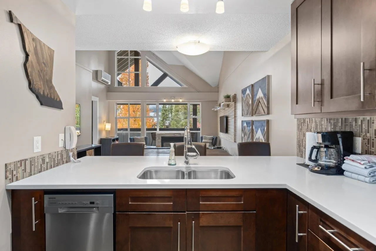 321 4573 Chateau Boulevard