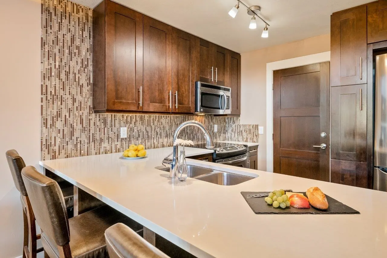 321 4573 Chateau Boulevard