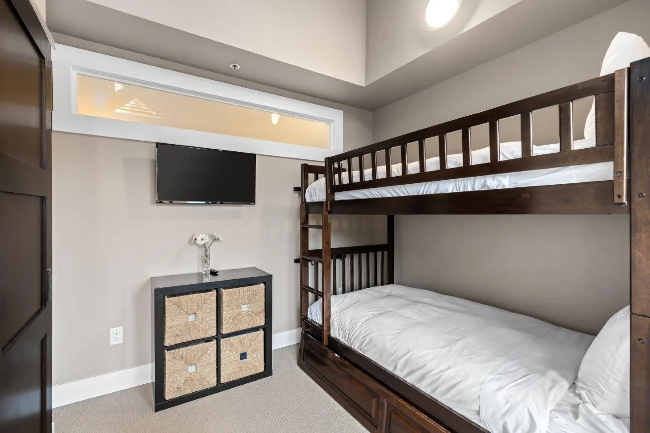 321 4573 Chateau Boulevard