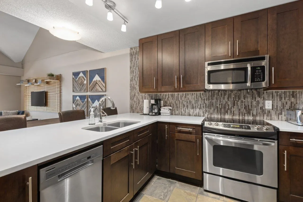 321 4573 Chateau Boulevard