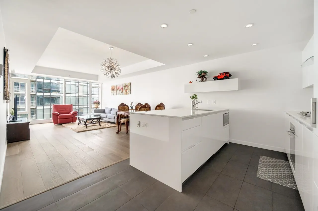 705 5177 Brighouse Way