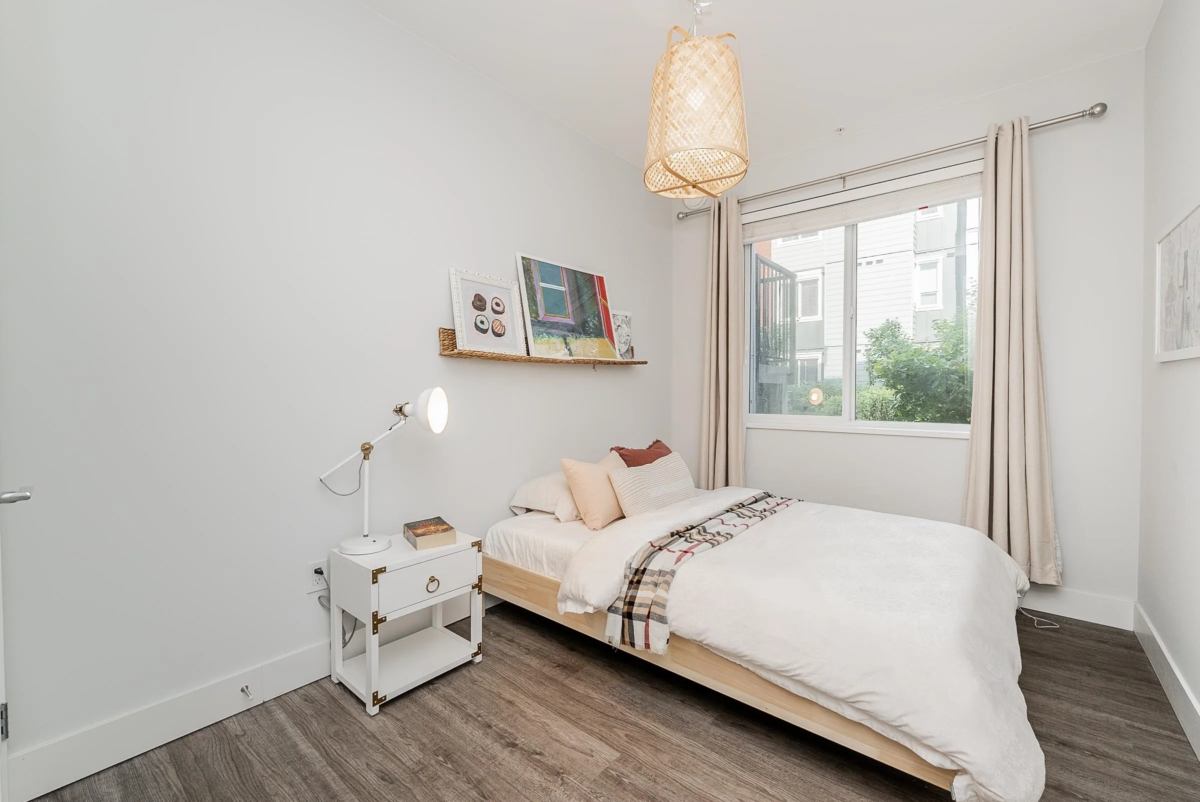 3223 2180 Kelly Avenue