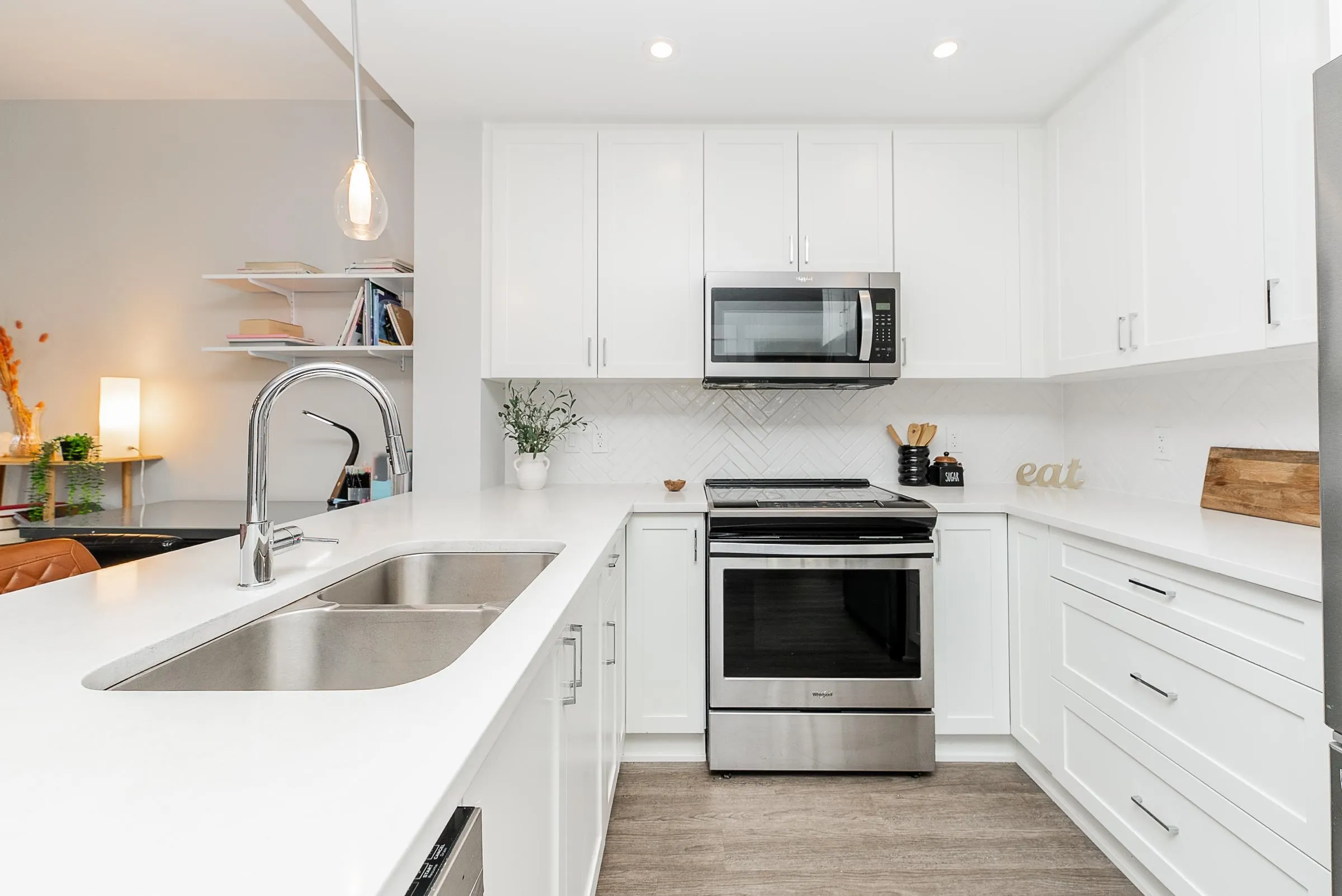 3223 2180 Kelly Avenue