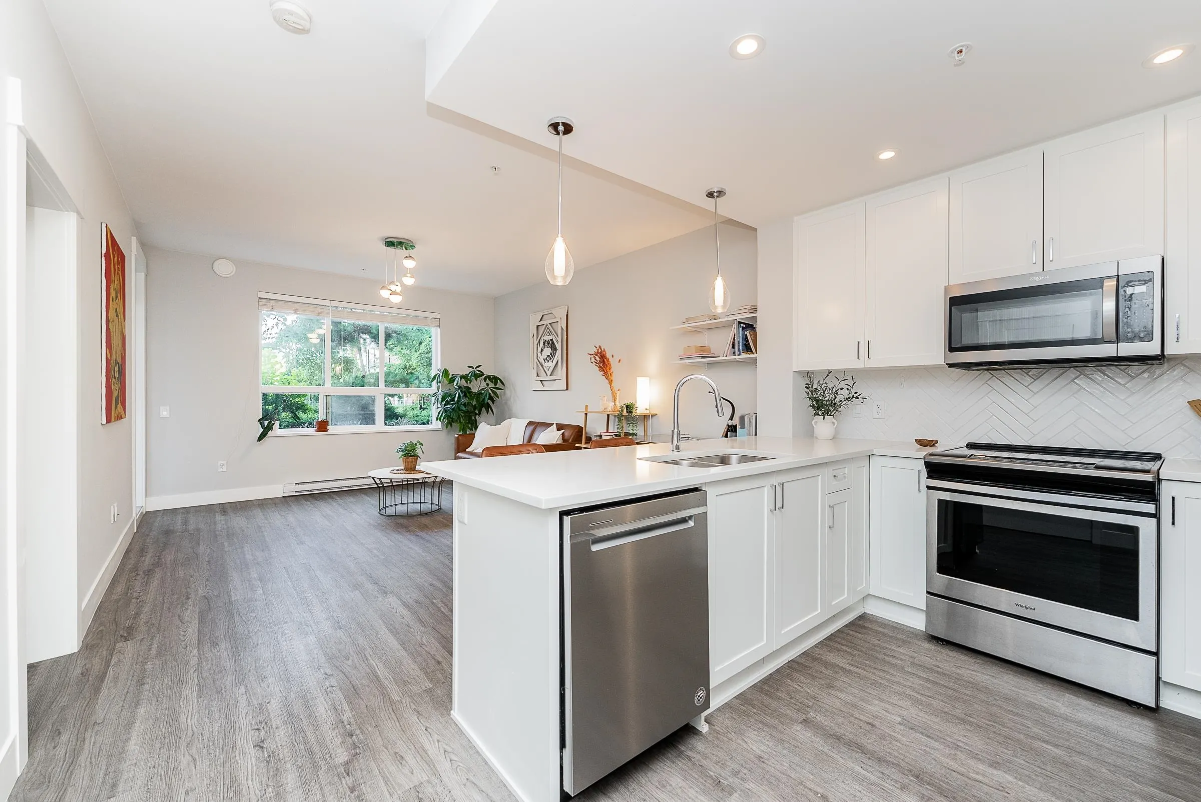 3223 2180 Kelly Avenue