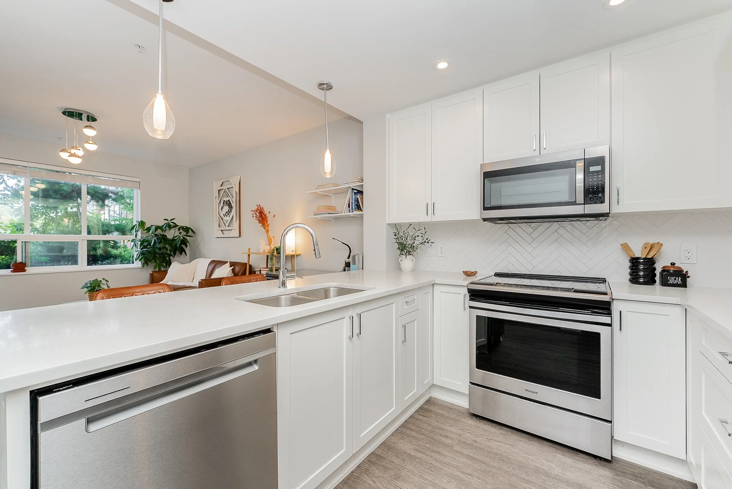 3223 2180 Kelly Avenue