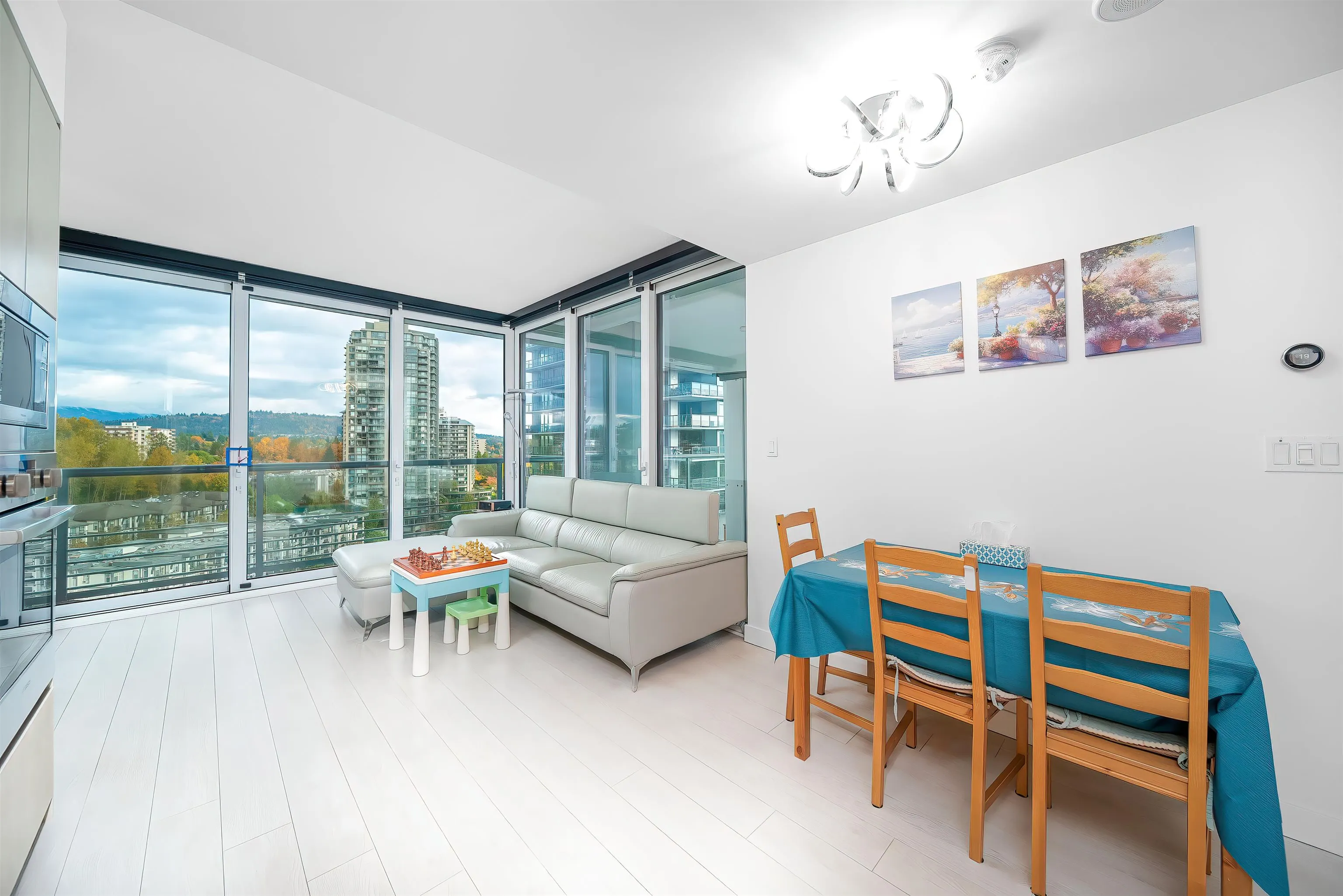 1309 4720 Lougheed Highway