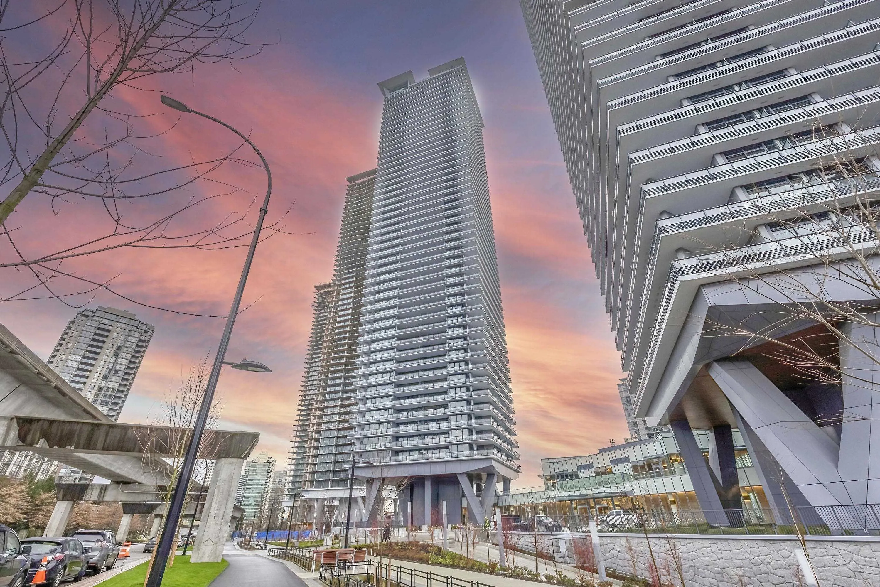 1309 4720 Lougheed Highway