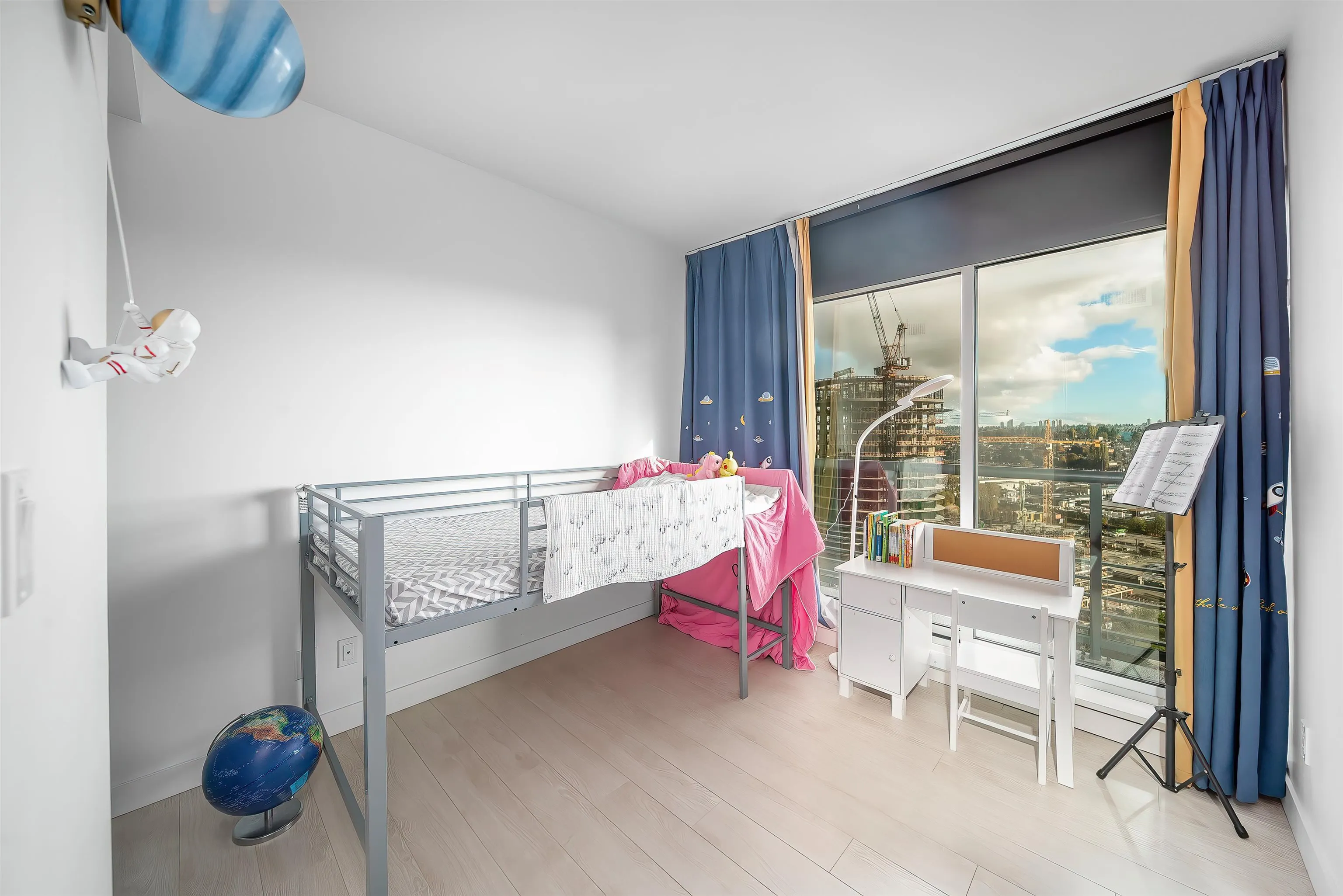 1309 4720 Lougheed Highway