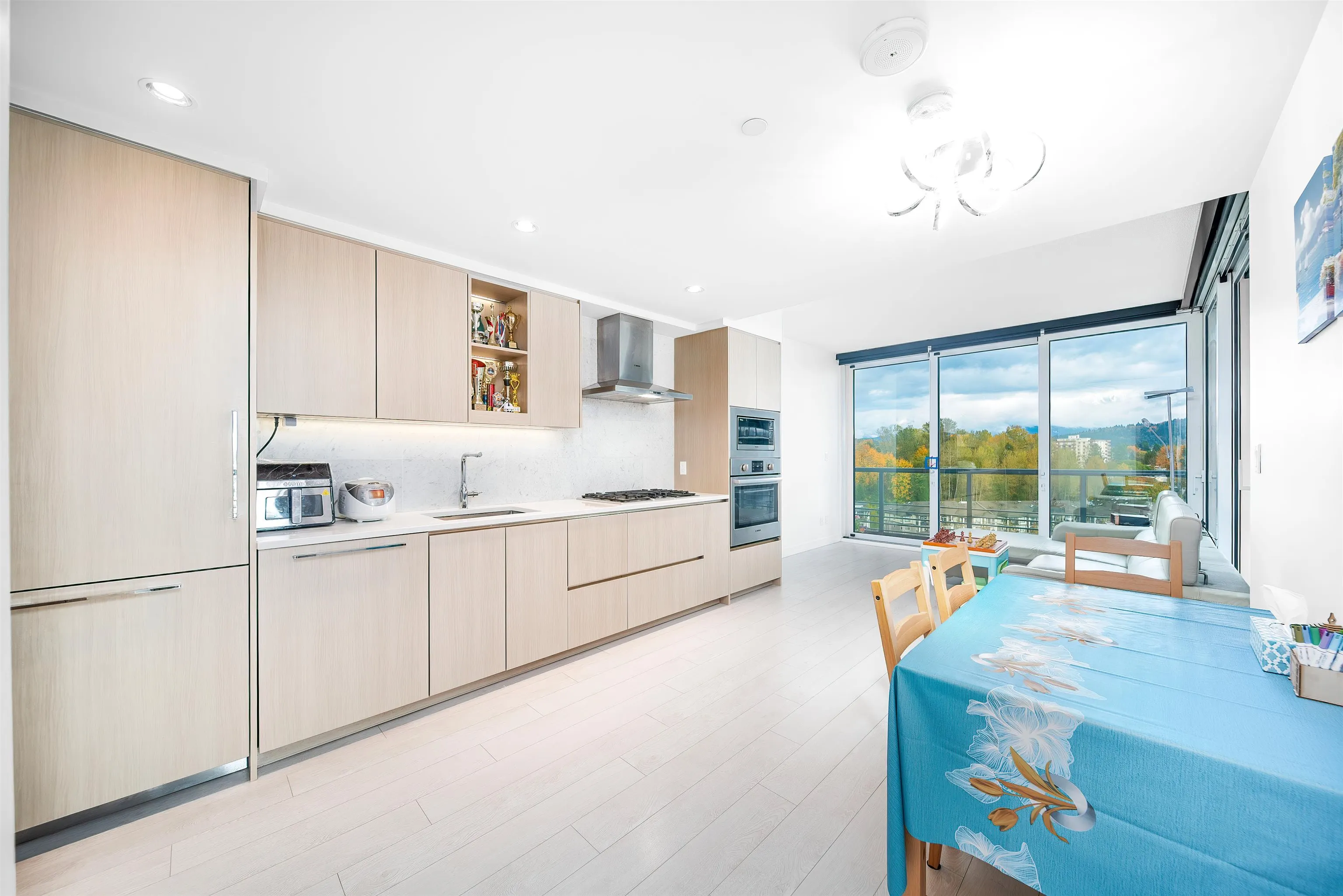 1309 4720 Lougheed Highway