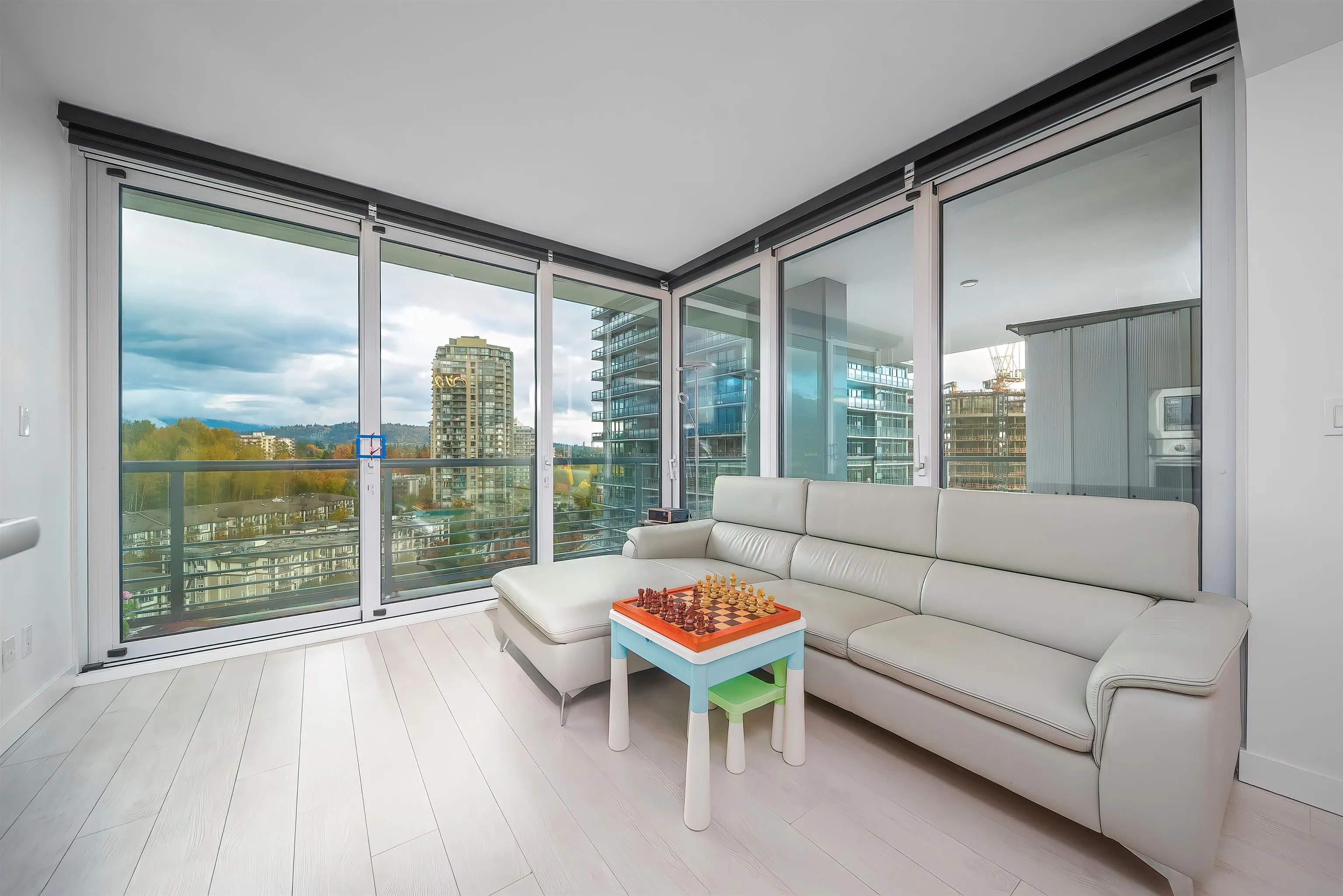 1309 4720 Lougheed Highway