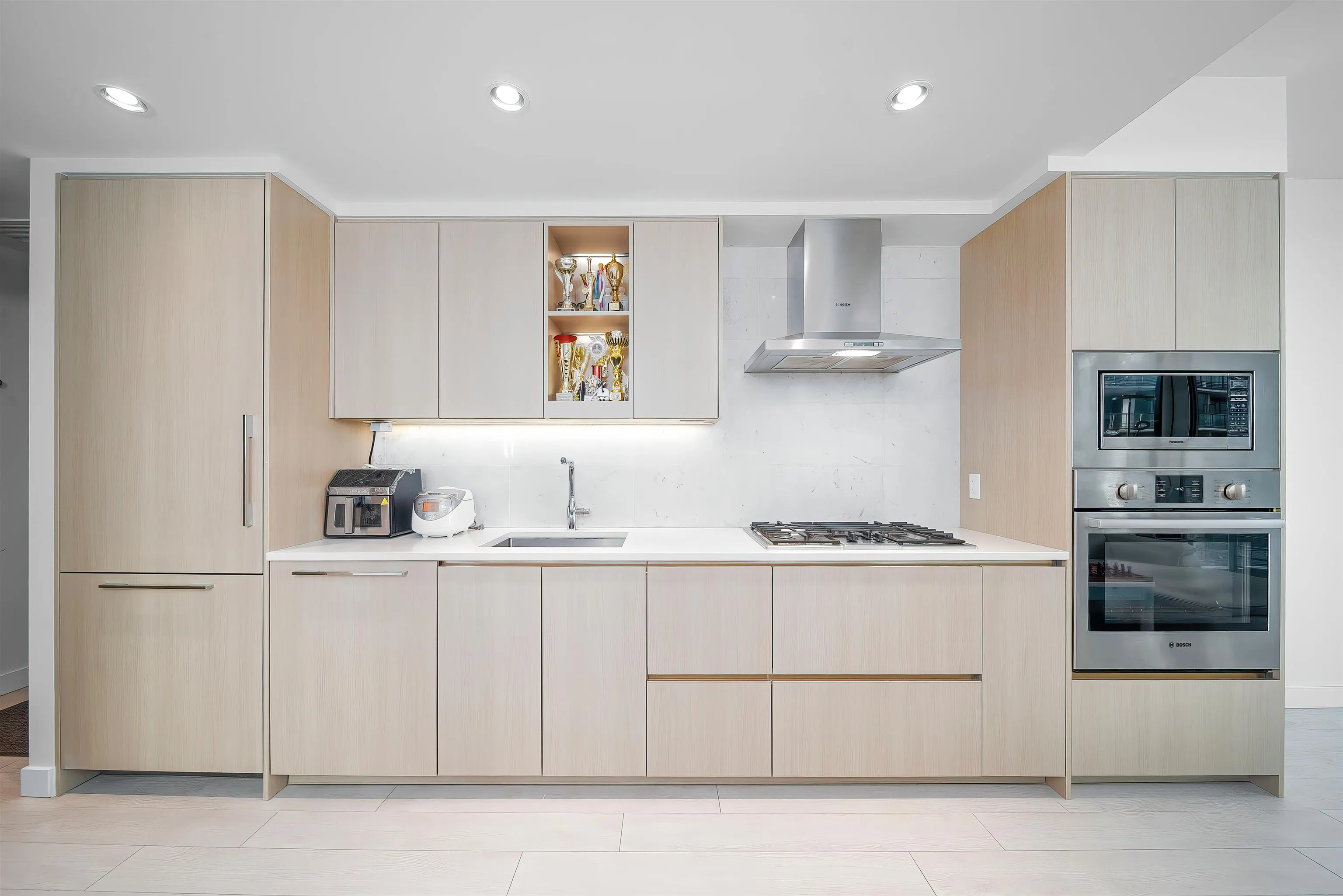 1309 4720 Lougheed Highway