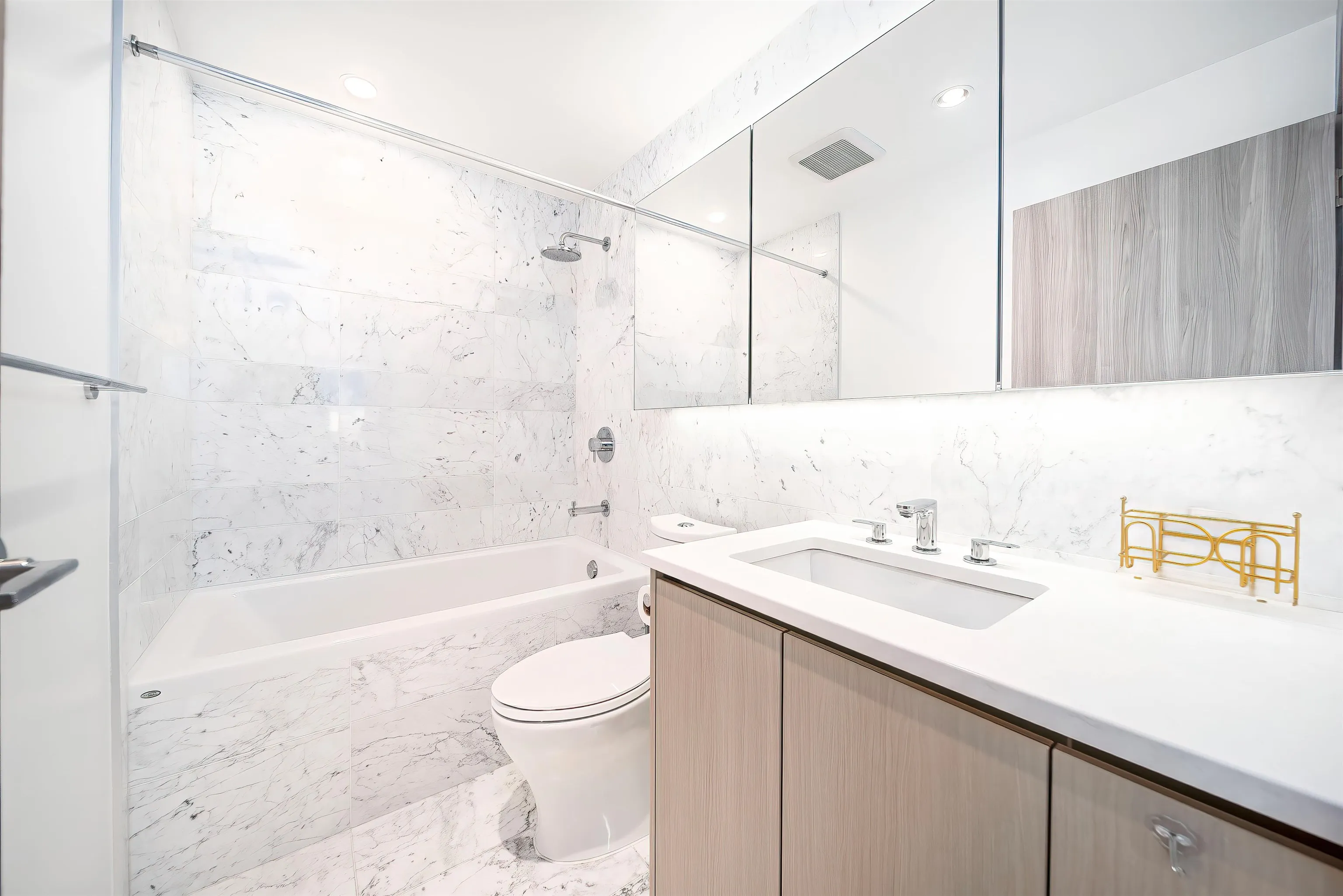 1309 4720 Lougheed Highway