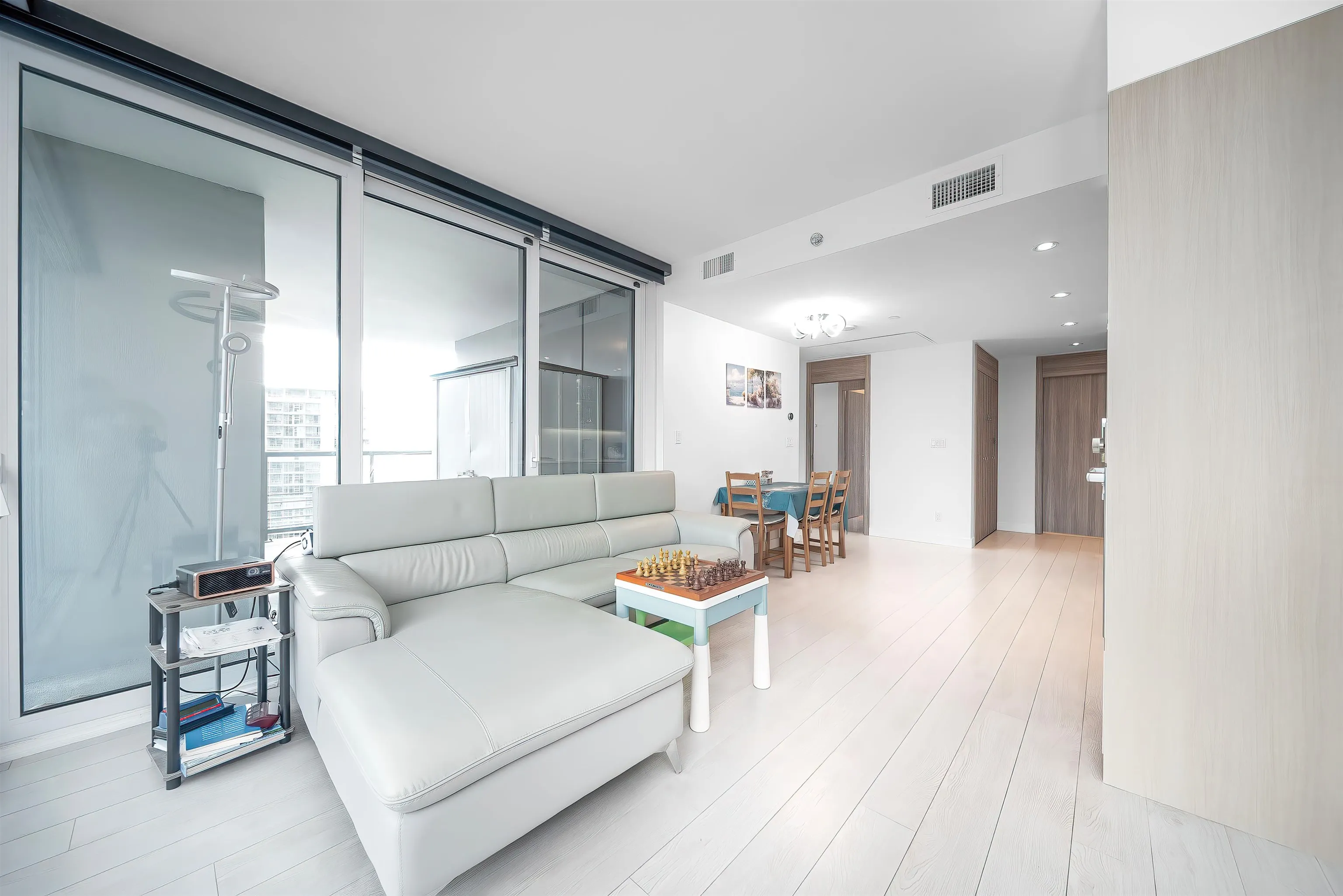 1309 4720 Lougheed Highway