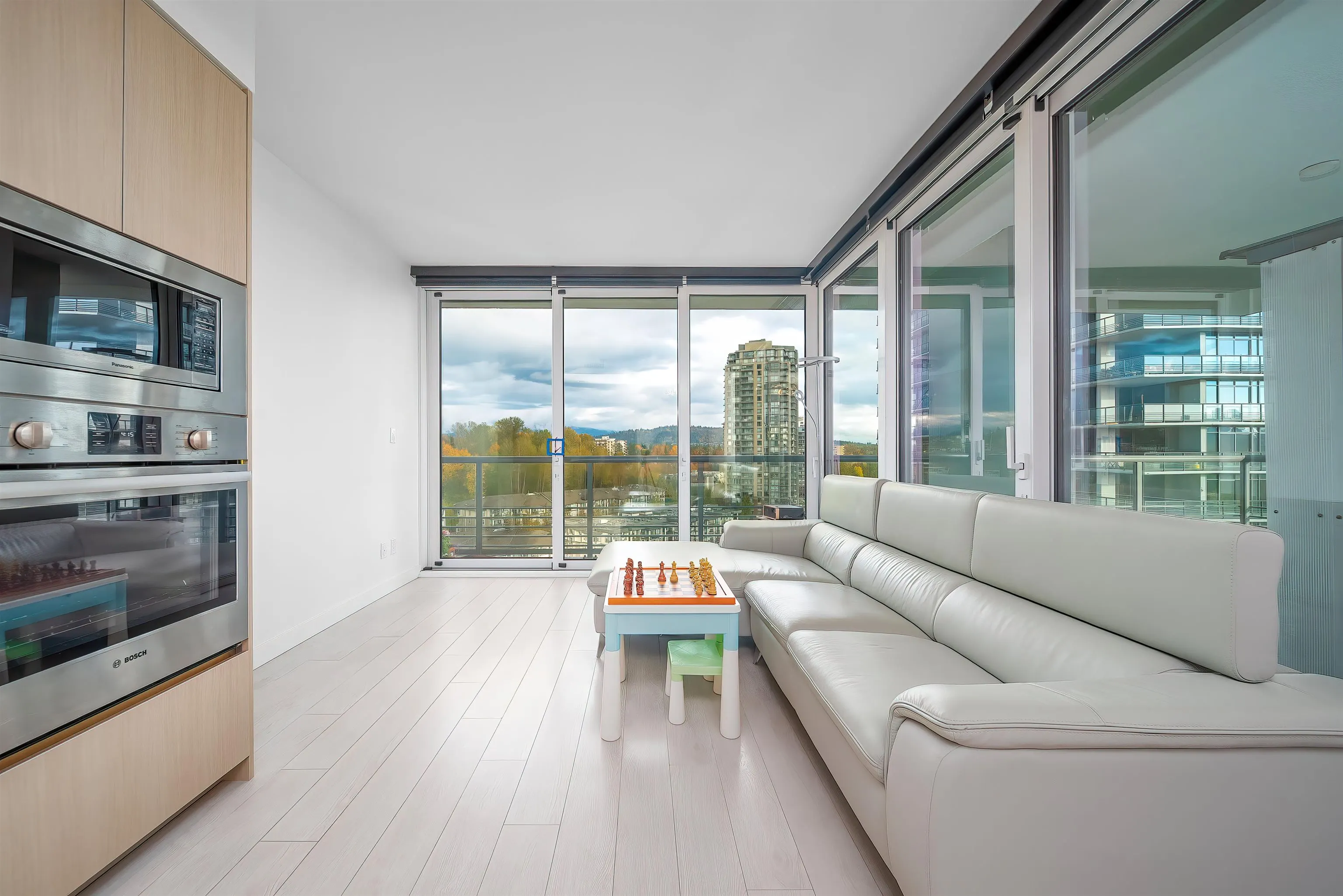 1309 4720 Lougheed Highway